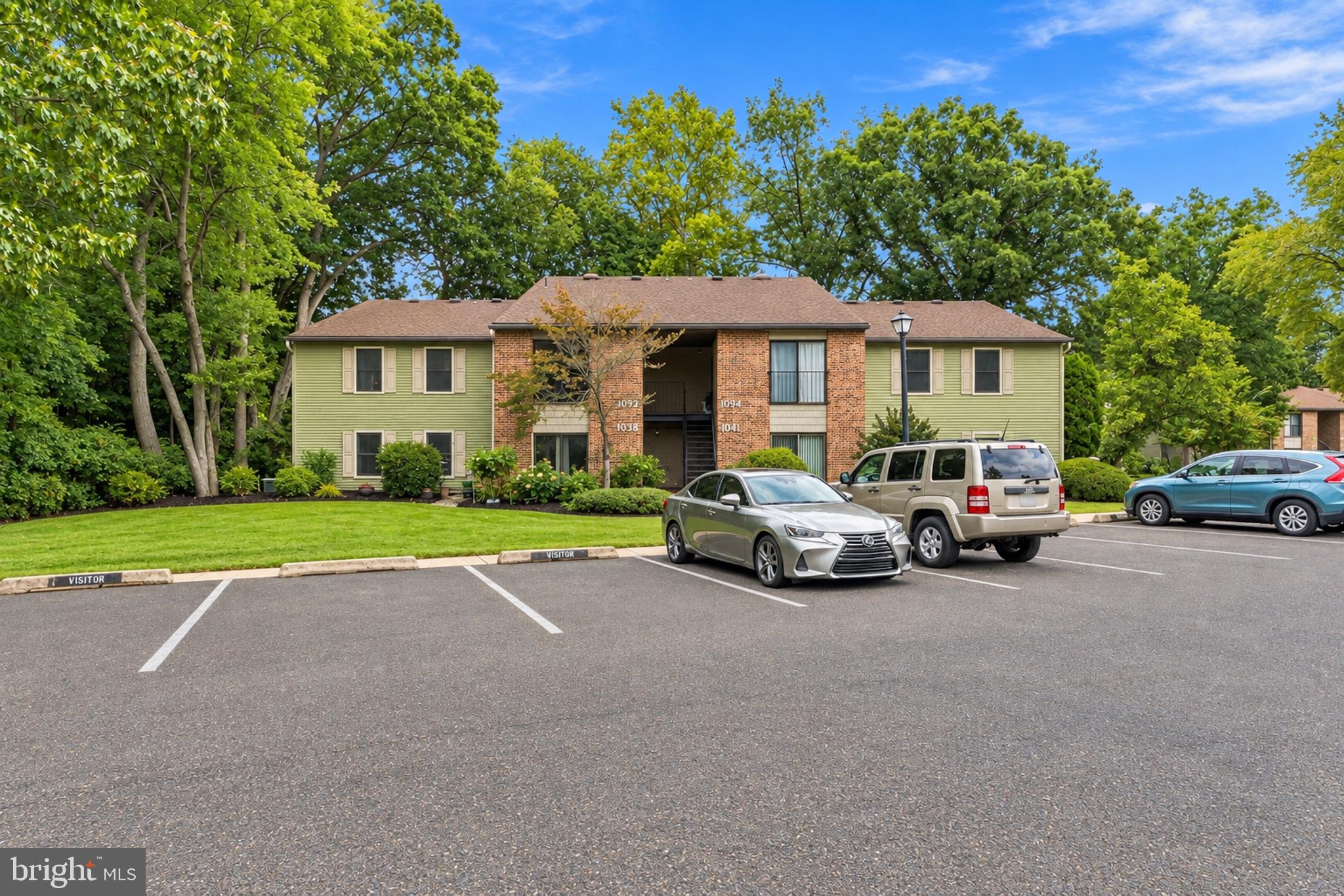 104 W BLUEBELL LANE B