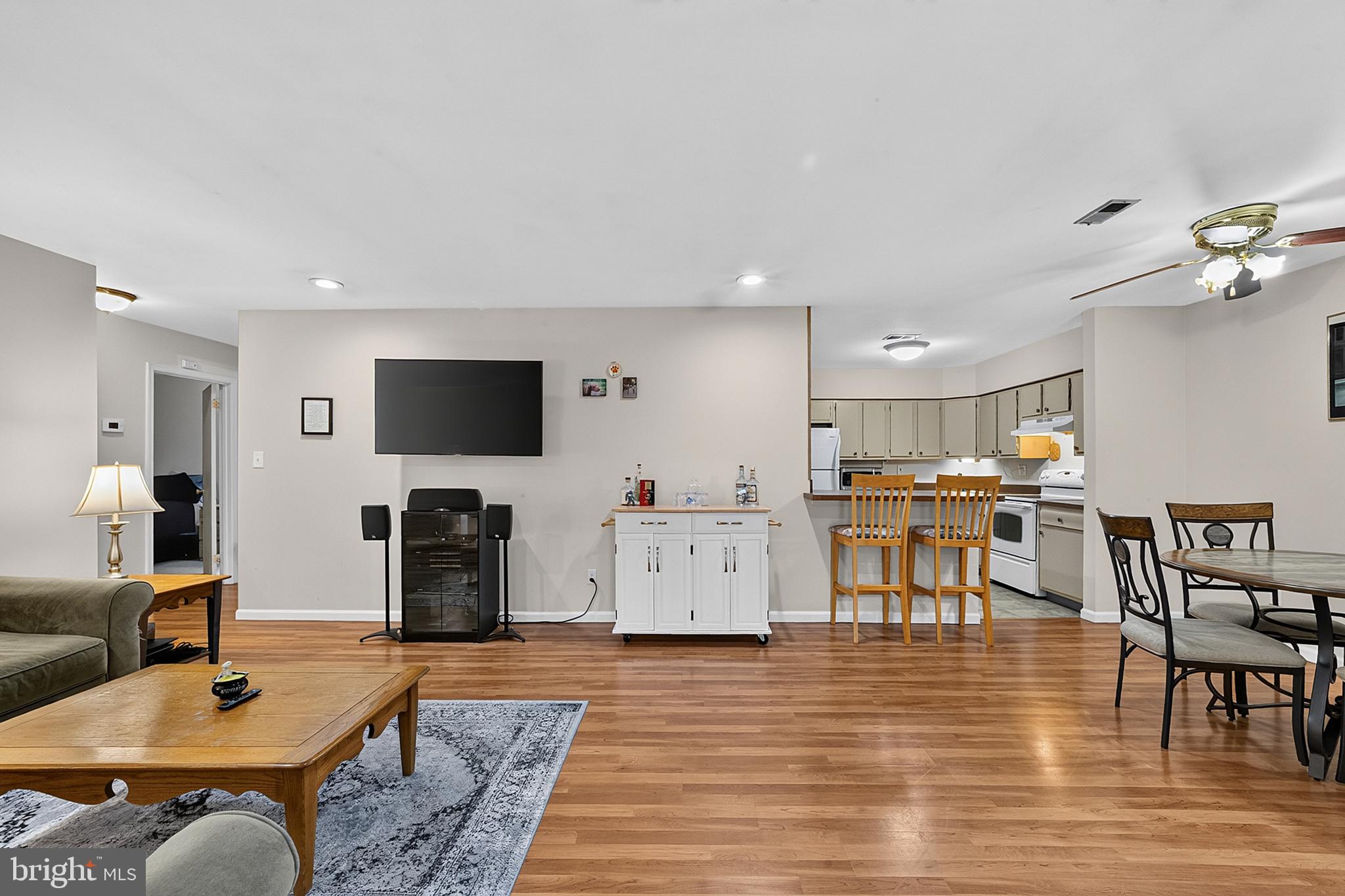 104 W BLUEBELL LANE B