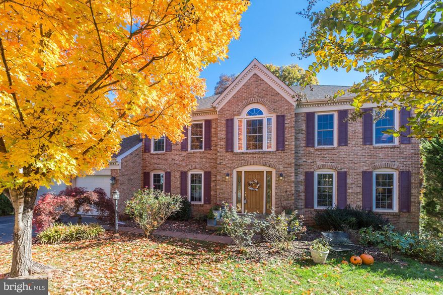 *** GRACIOUSLY SPACIOUS LIGHT & BRIGHT *** 3-LVL BUMP OUT COLONIAL ON QUIET CUL-DE-SAC W/CURB APPEAL GALORE. FEATURES FORMAL LR, DR & DEN, UPDATED GOURMET KIT W/GRANITE CTOPS, DOUBLE OVENS, COOK-TOP, TREX DECK OFF BREAKFAST RM OVERLOOKS WOODED LOT, FAM RM W/ FP & BUILT-INS; DELUXE MBR W/LUX BA, WALK-IN CLOSETS; PARTIALLY FINISHED W/O BASEMENT; NEWER ROOF. 1-HR NOTICE