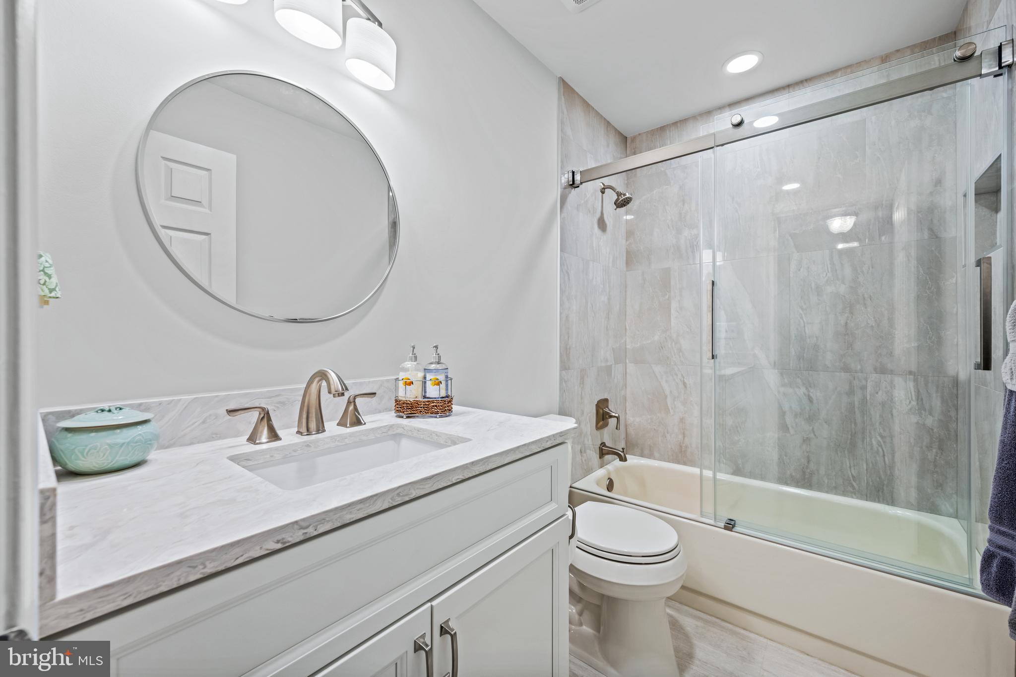ROCKBURN TOWNSHP - Residential