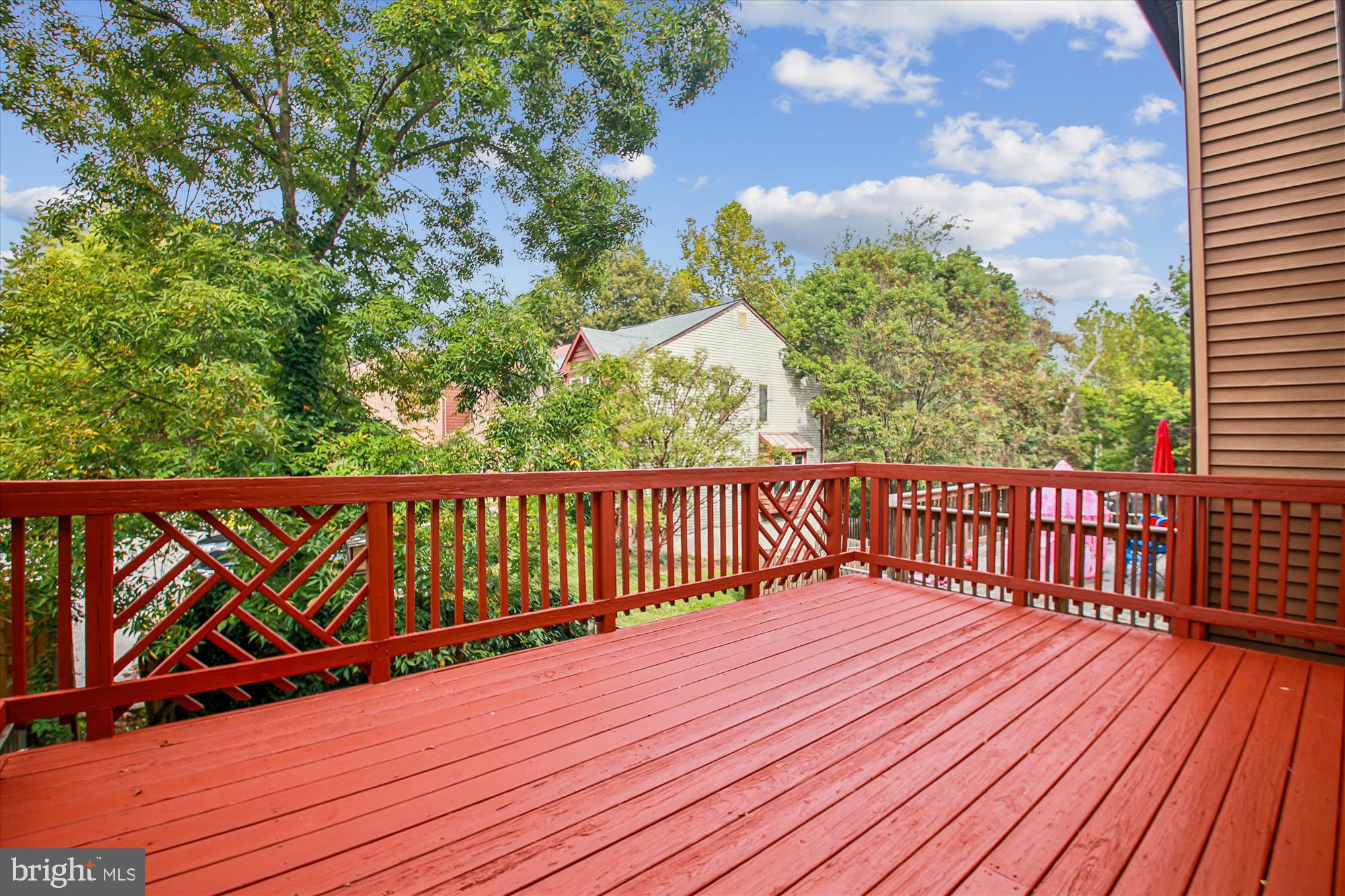 9469 CLOCKTOWER LANE