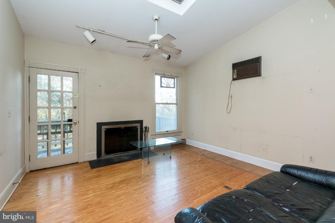 OLD HOMELAND - Residential