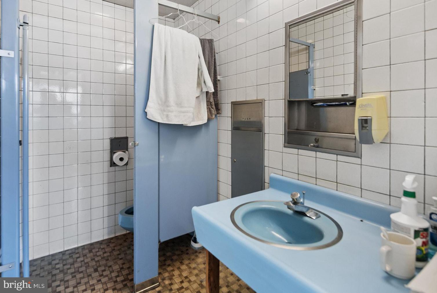 OGONTZ - Commercial Sale