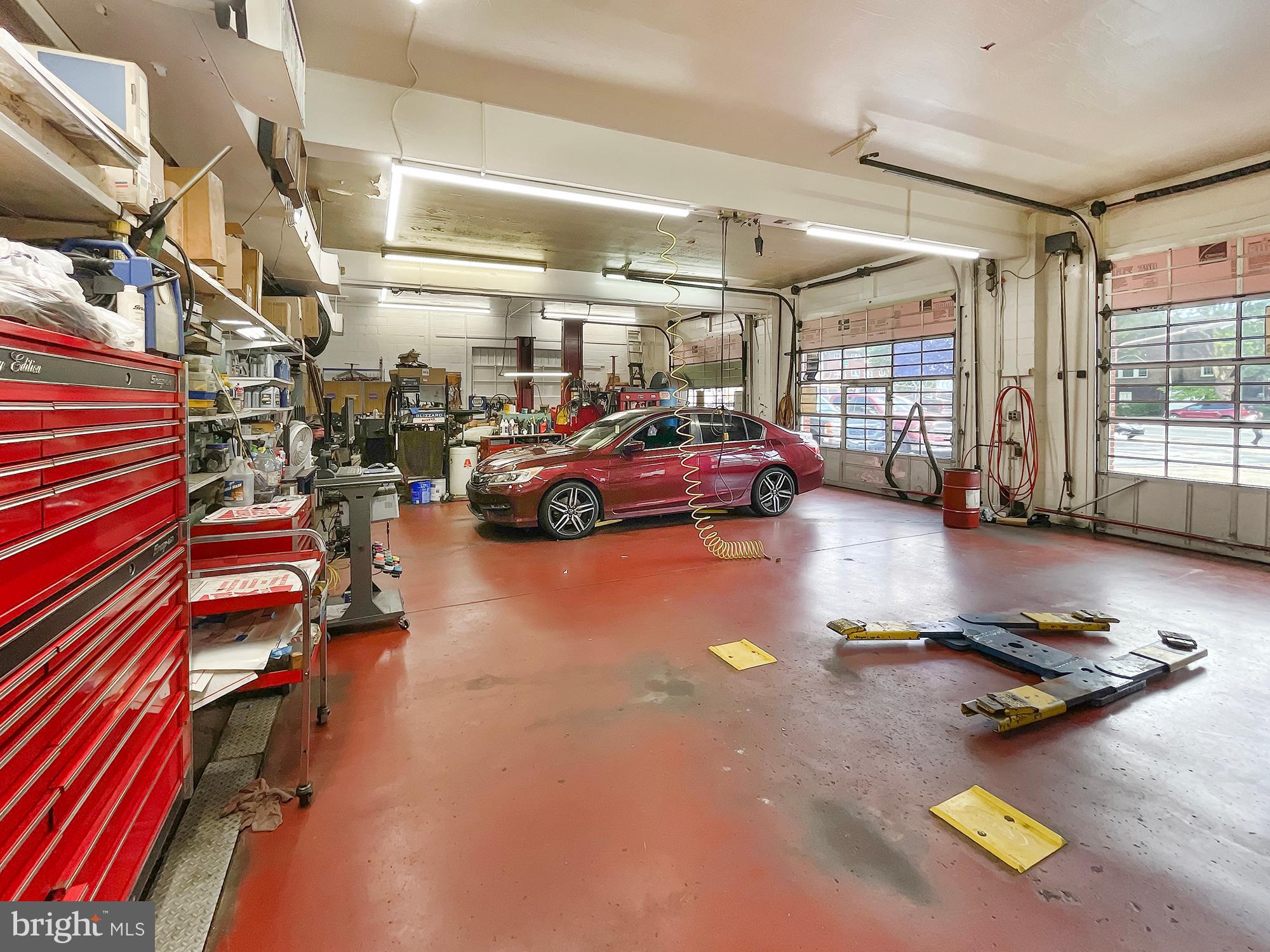 OGONTZ - Commercial Sale