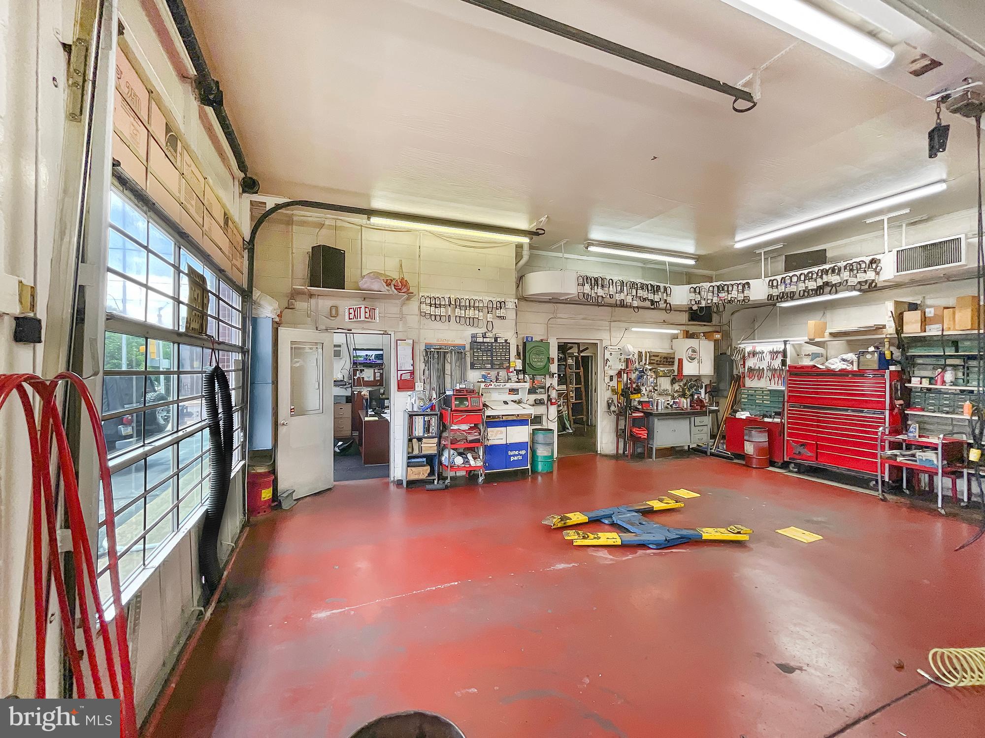 OGONTZ - Commercial Sale