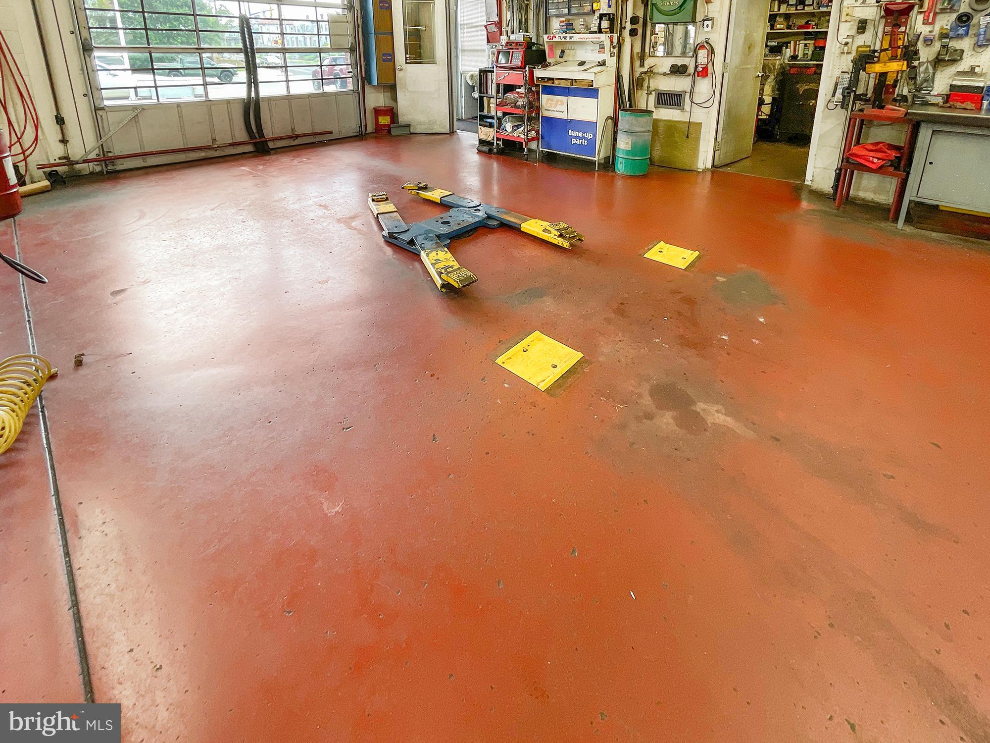 OGONTZ - Commercial Sale