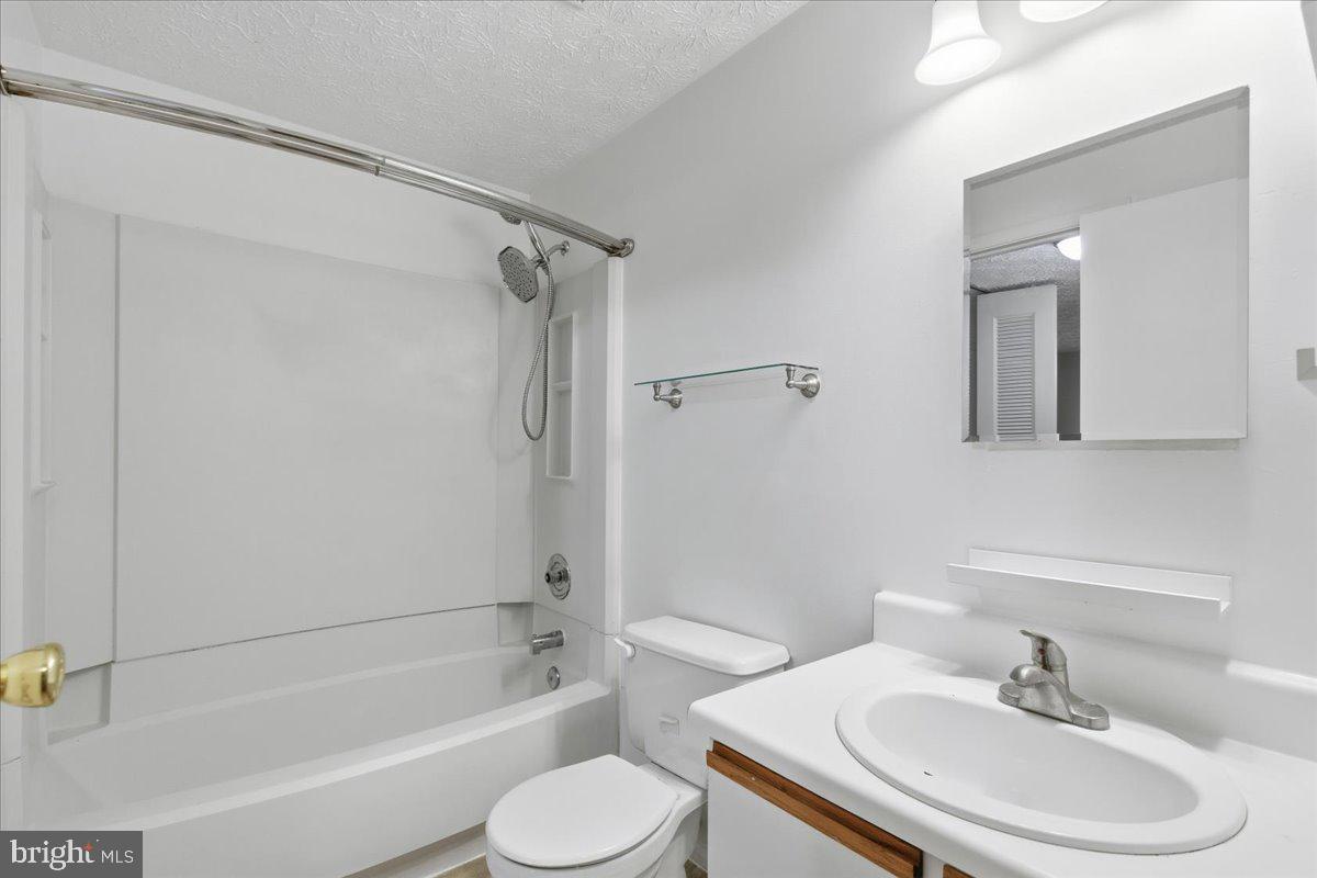 OLDE FACTORY - Residential Lease