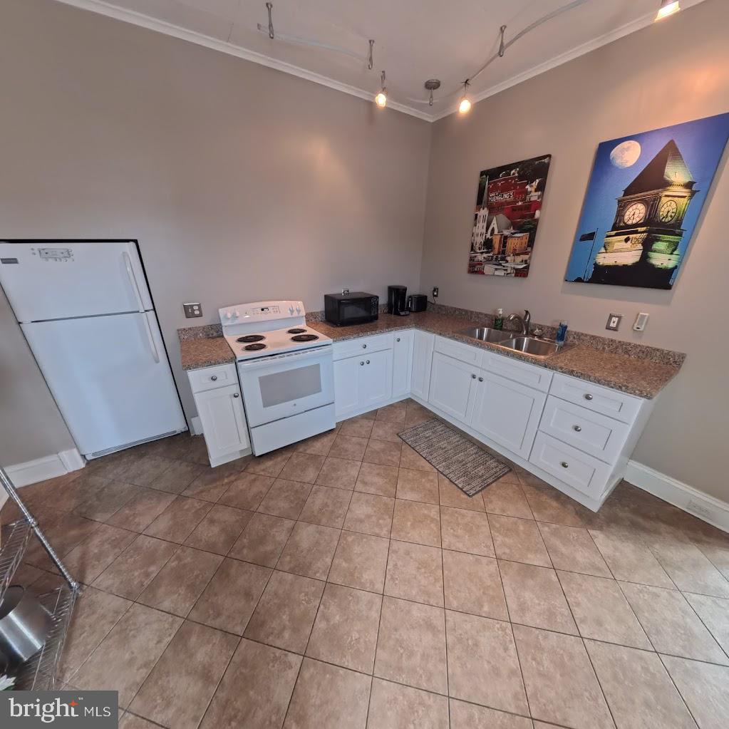 3 S SILLYMAN STREET