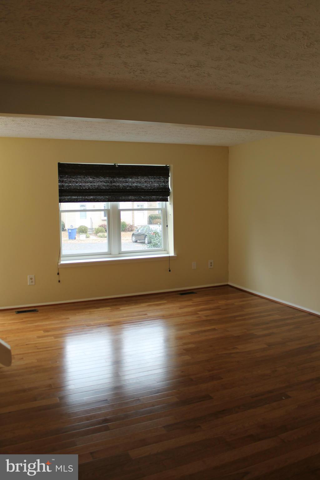 MONTIVIDEO SQUARE - Residential Lease