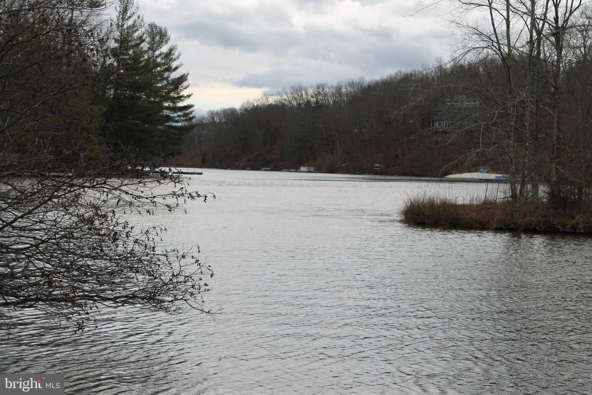 LAKE HOLIDAY ESTATES - Land