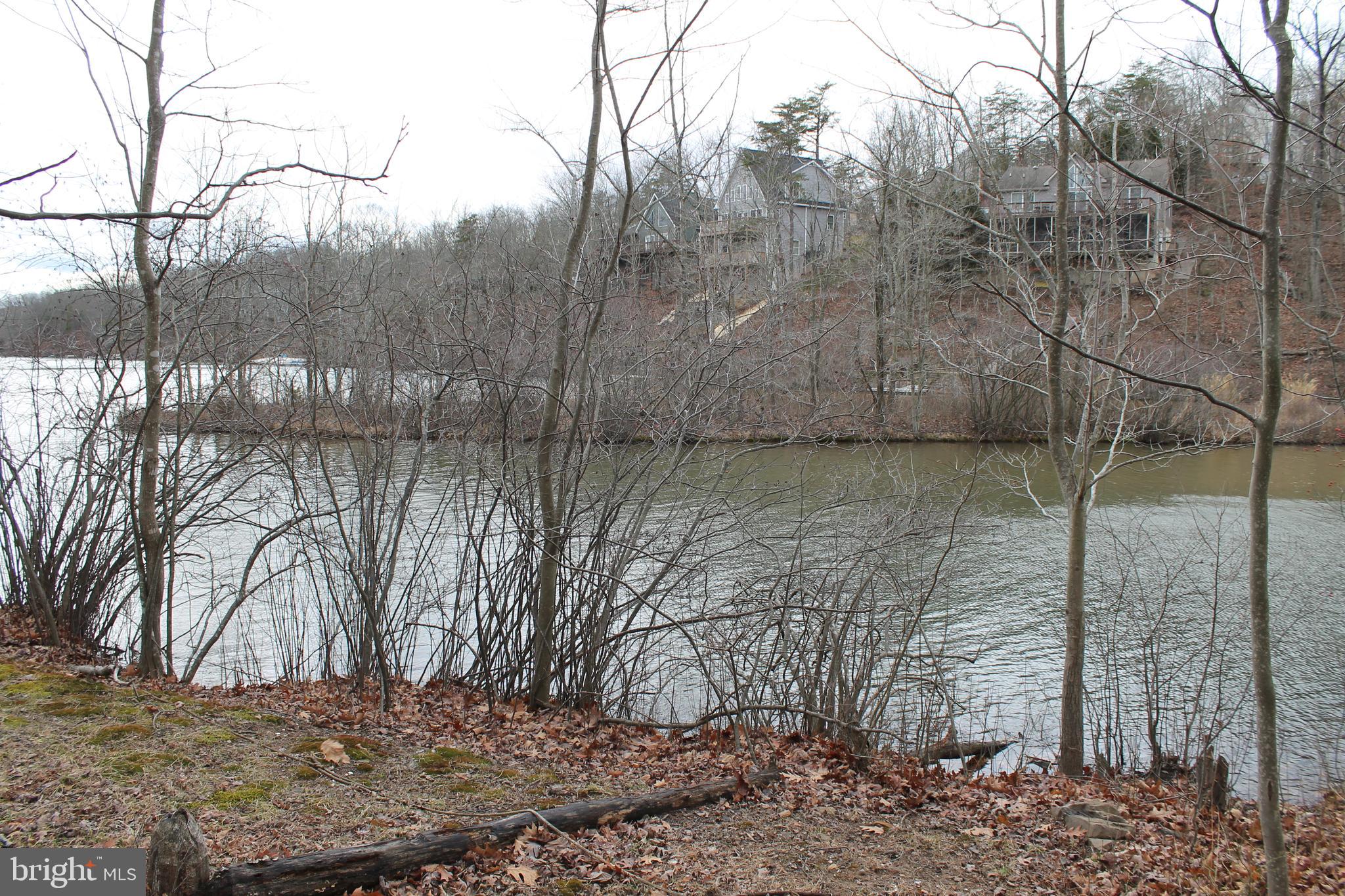 LAKE HOLIDAY ESTATES - Land