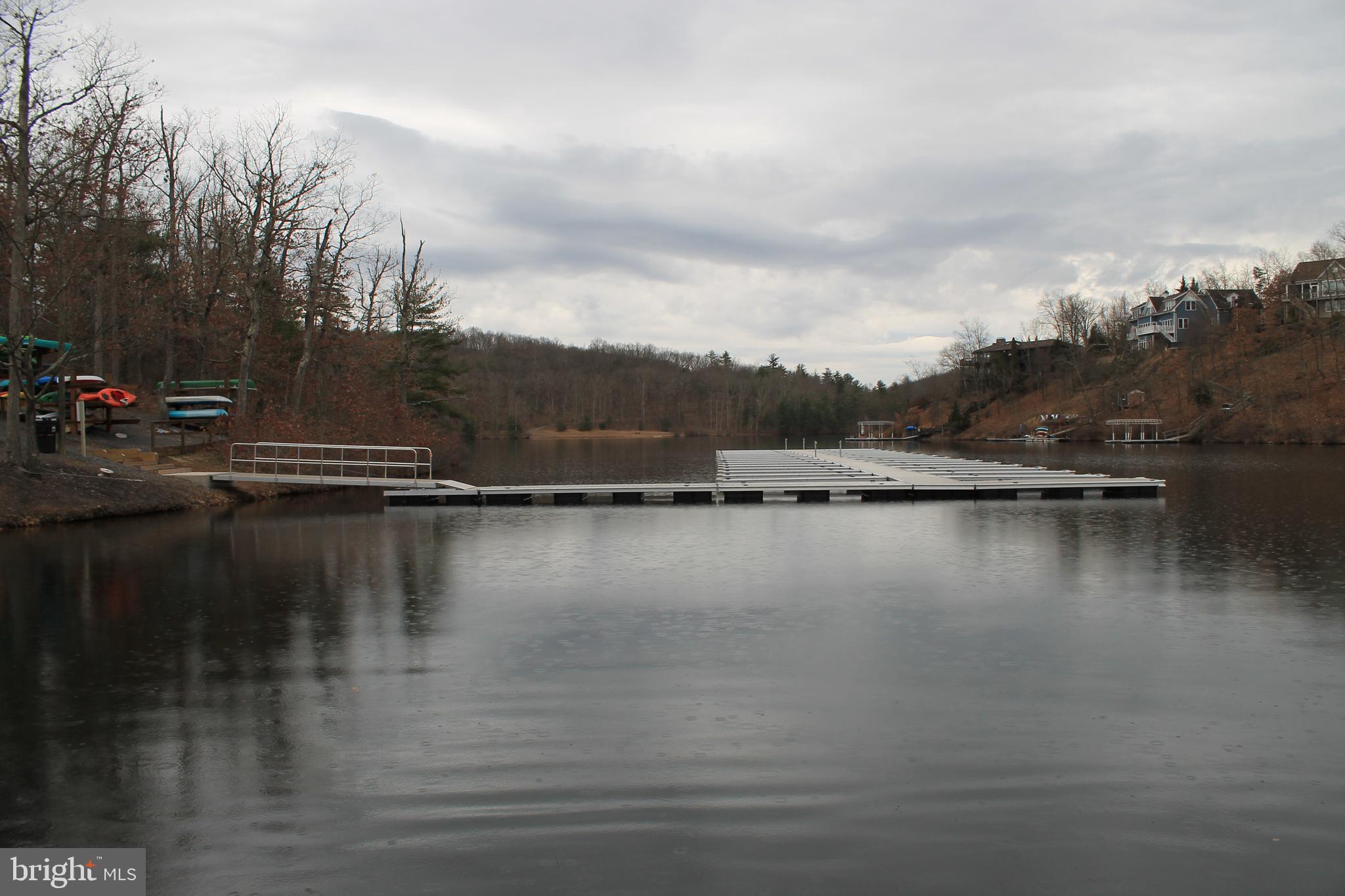 LAKE HOLIDAY ESTATES - Land