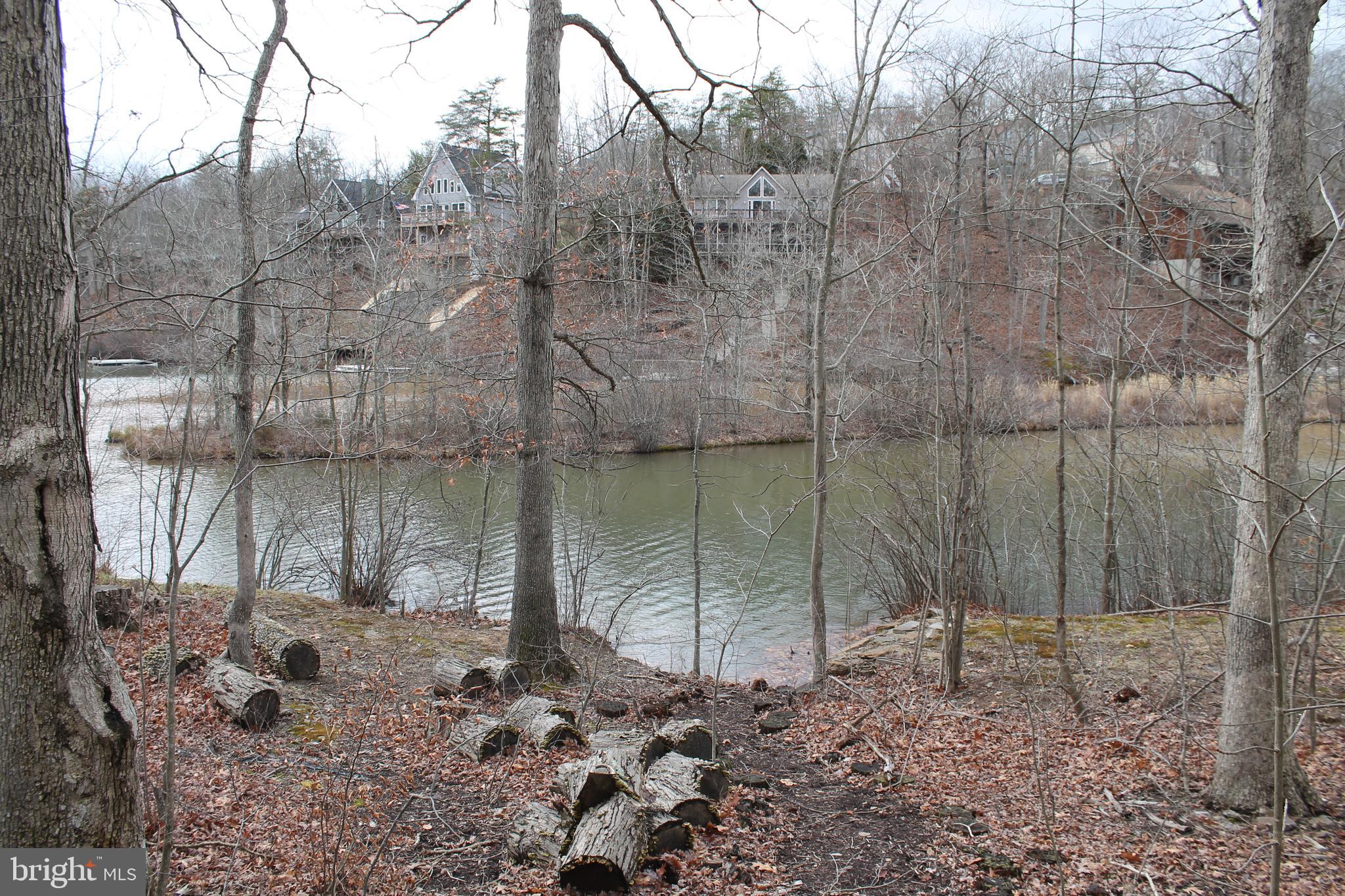 LAKE HOLIDAY ESTATES - Land