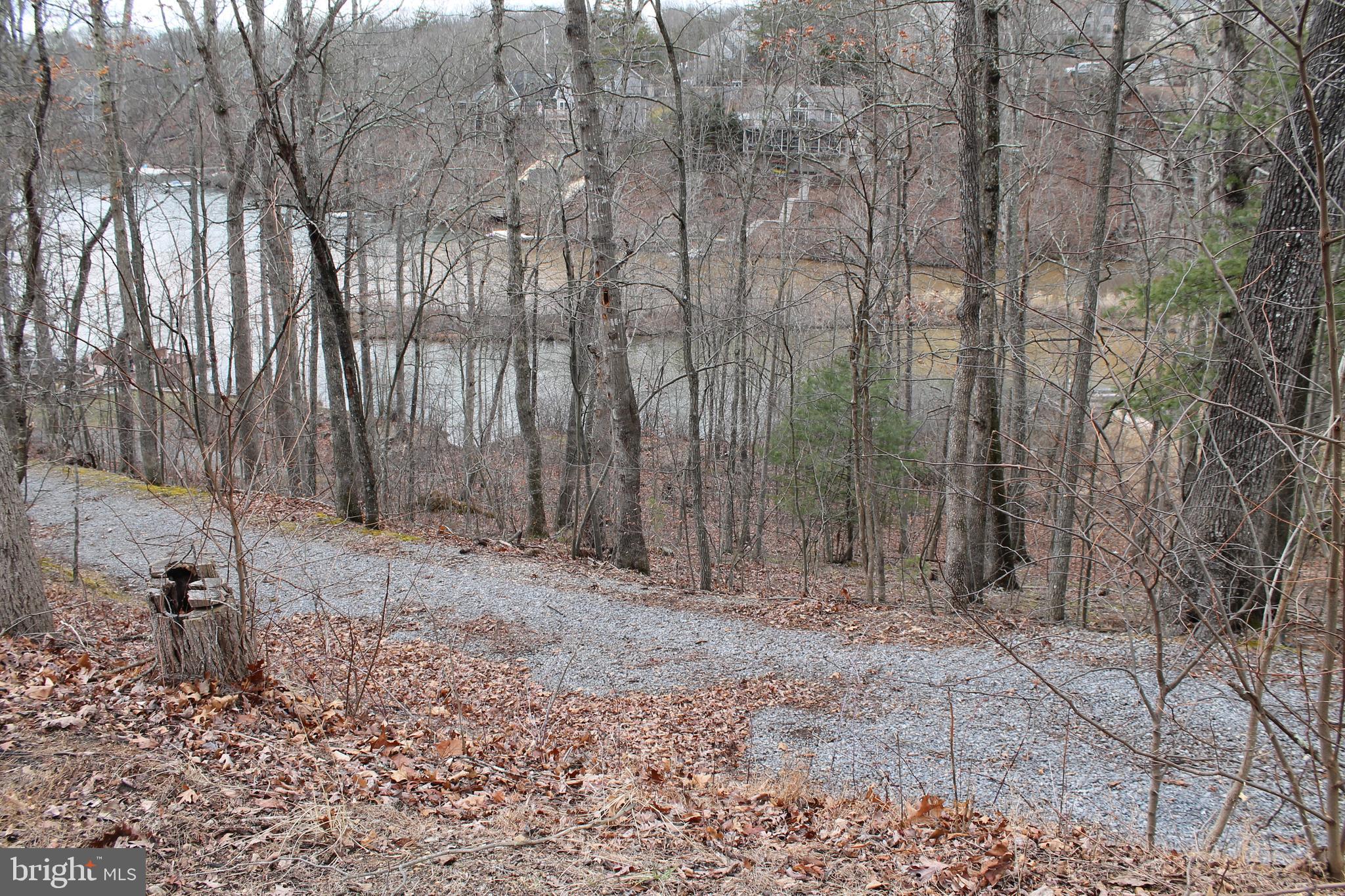 LAKE HOLIDAY ESTATES - Land