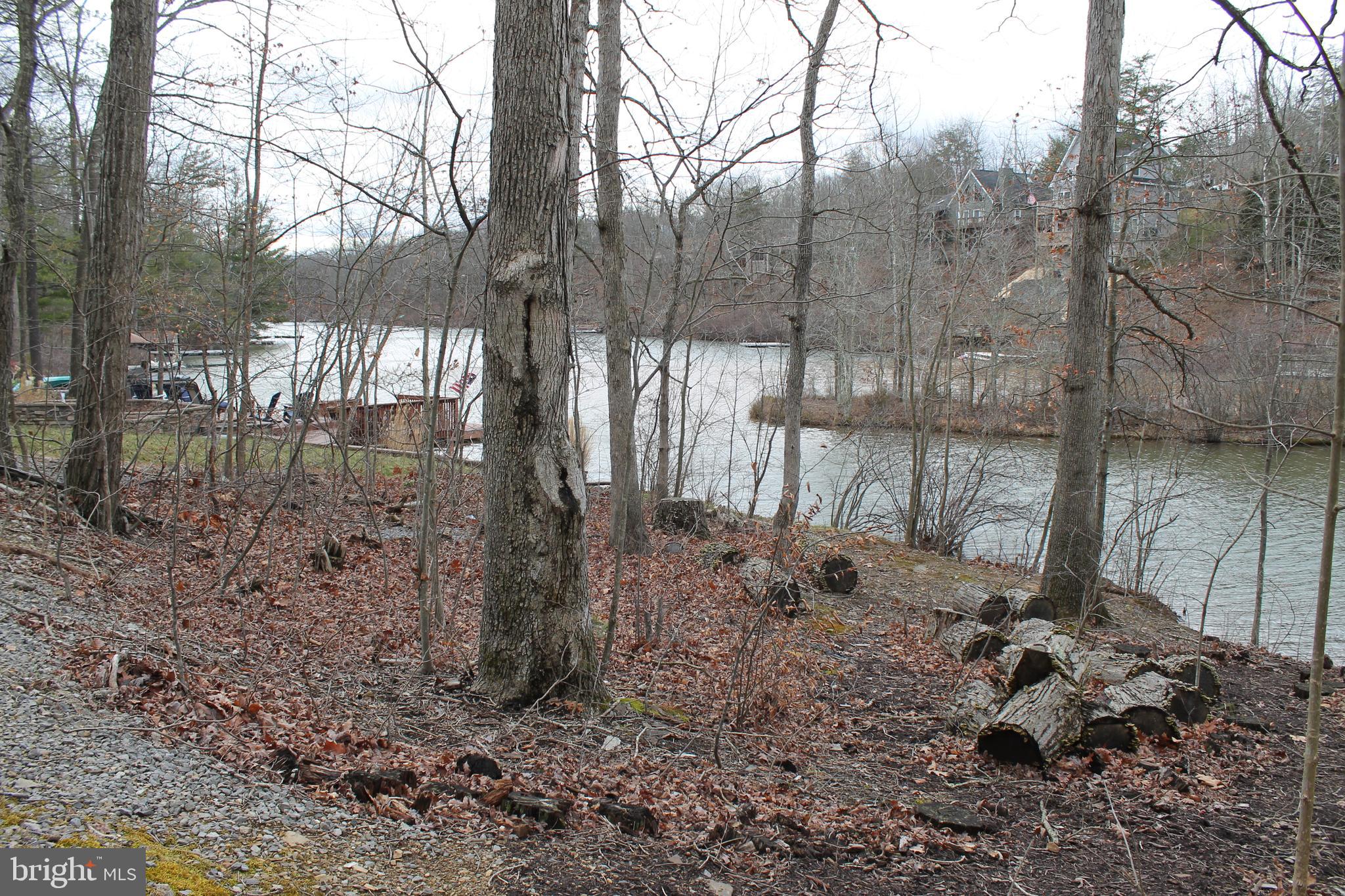 LAKE HOLIDAY ESTATES - Land