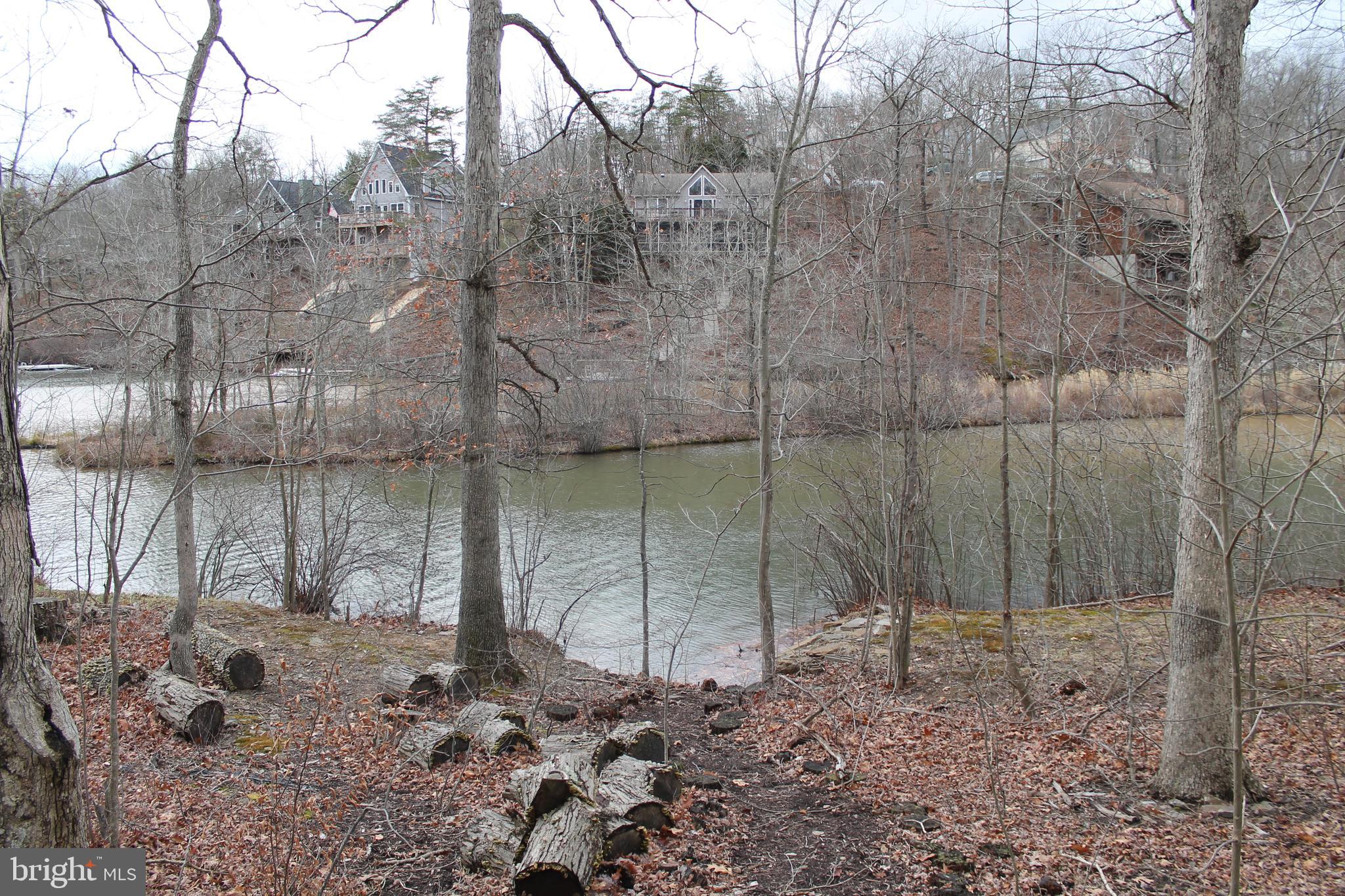 LAKE HOLIDAY ESTATES - Land