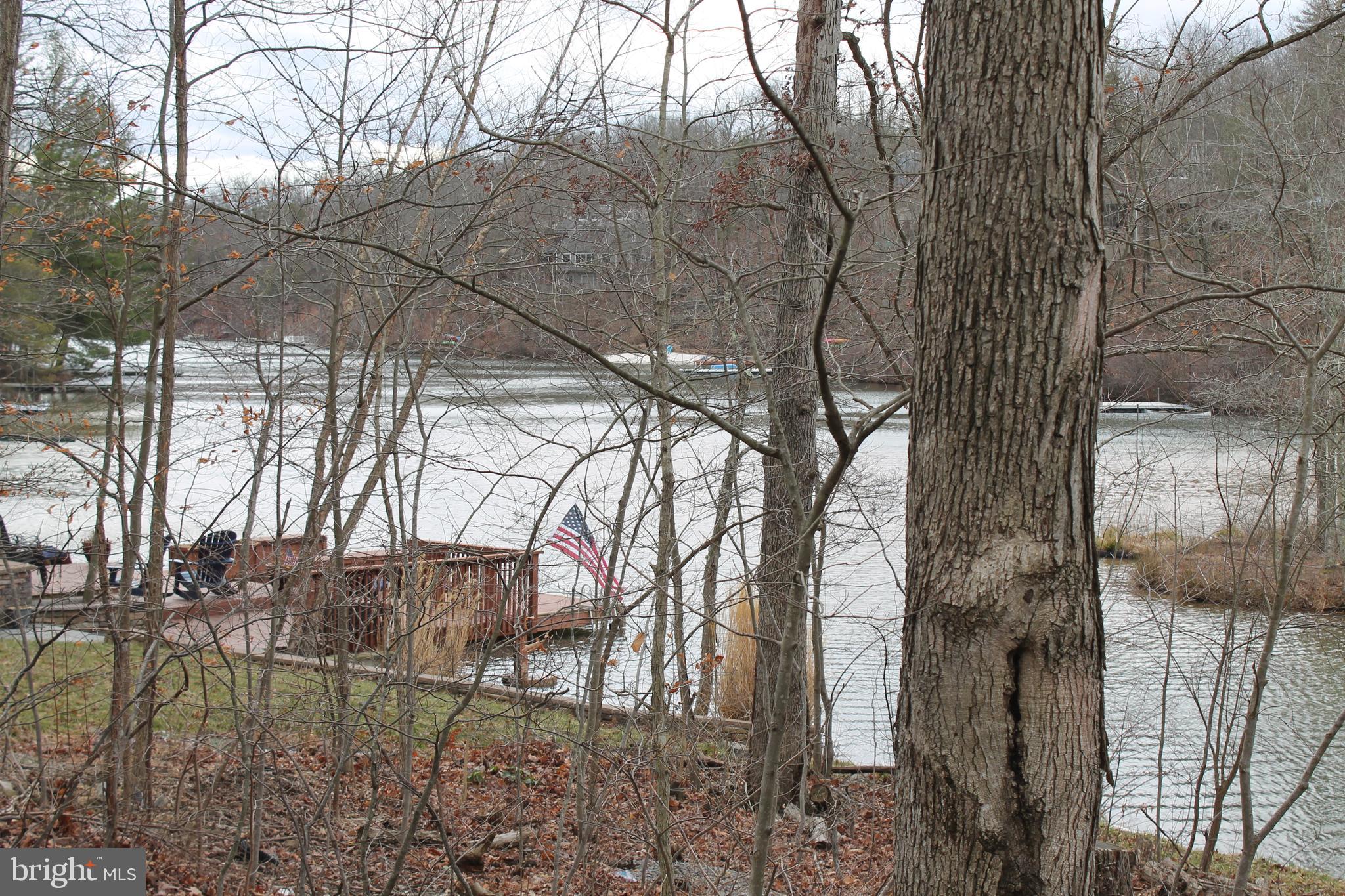 LAKE HOLIDAY ESTATES - Land