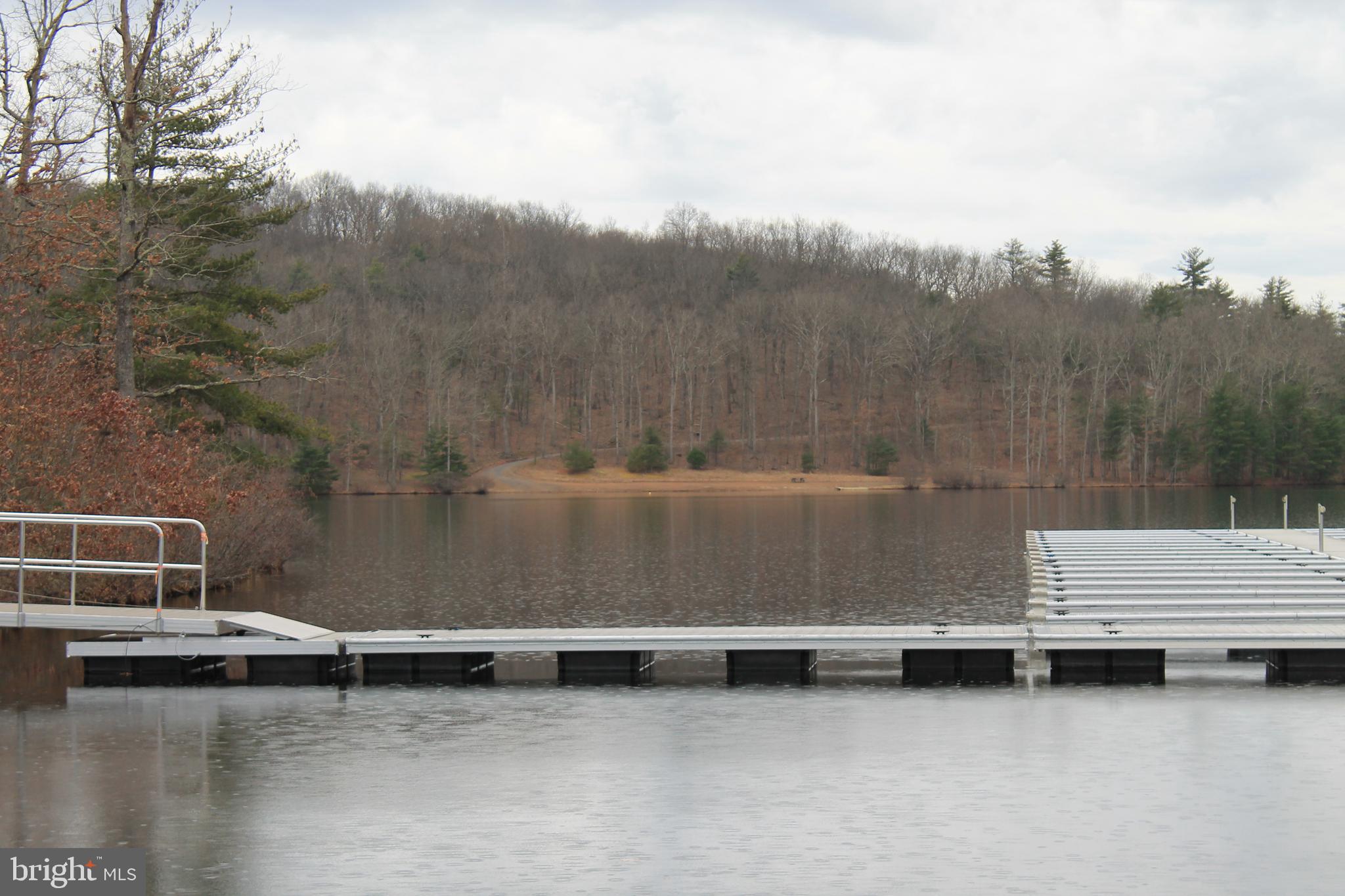 LAKE HOLIDAY ESTATES - Land