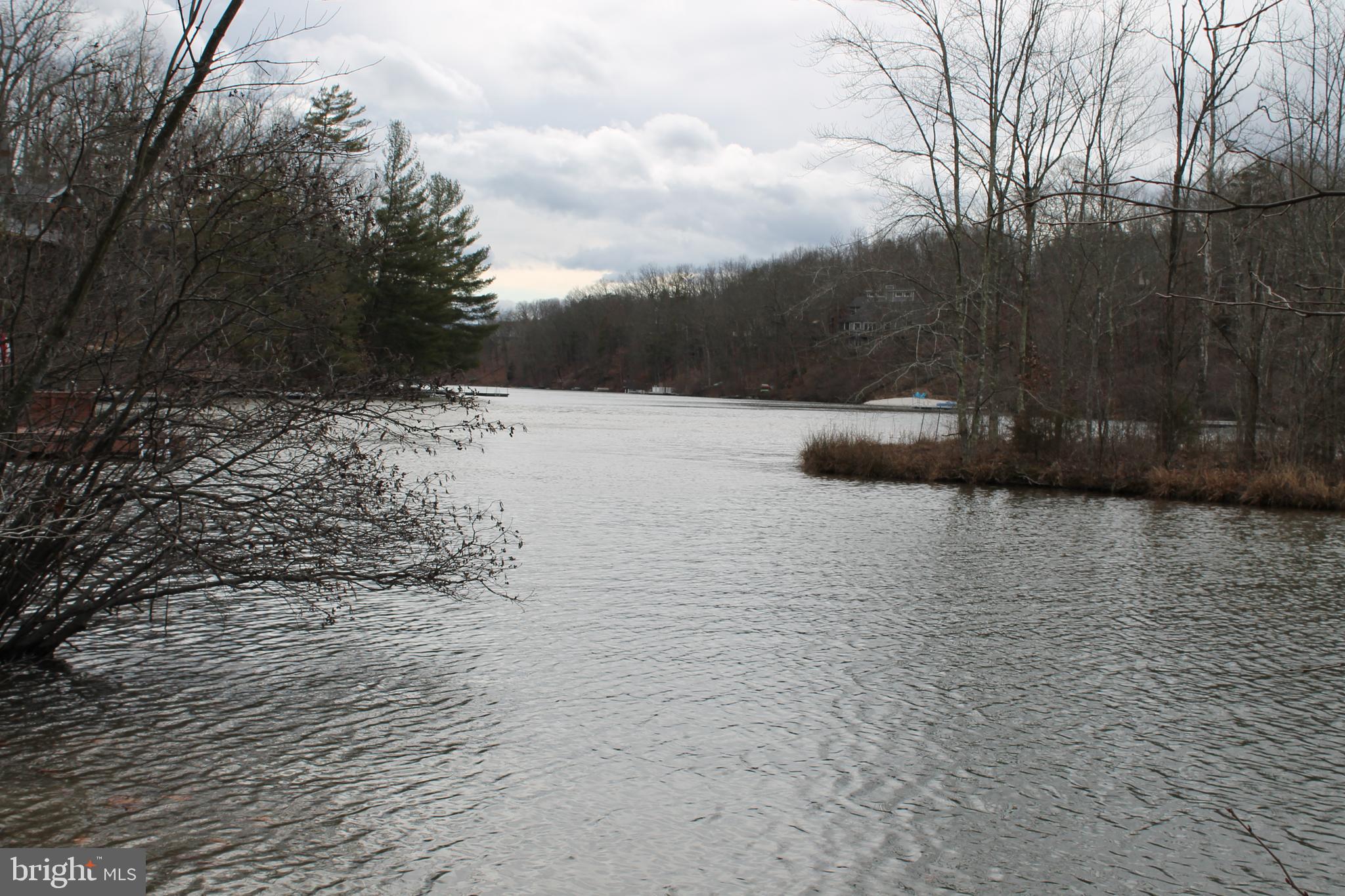 LAKE HOLIDAY ESTATES - Land