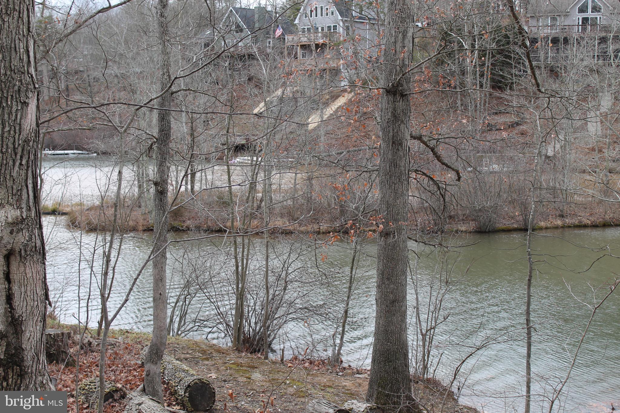 LAKE HOLIDAY ESTATES - Land