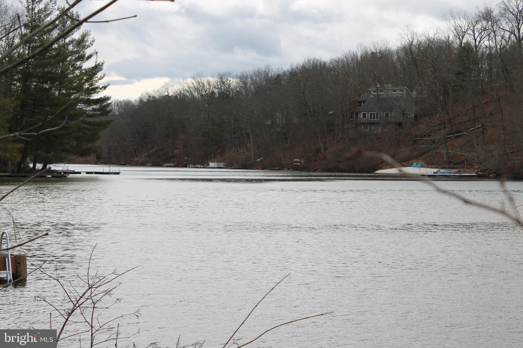 LAKE HOLIDAY ESTATES - Land