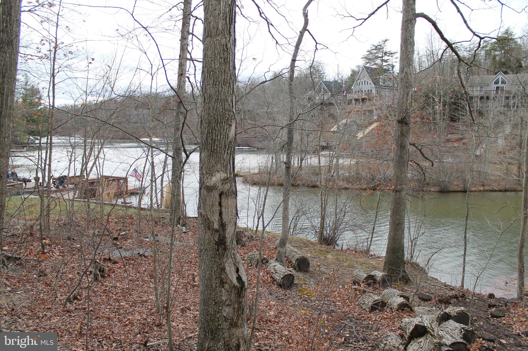 LAKE HOLIDAY ESTATES - Land