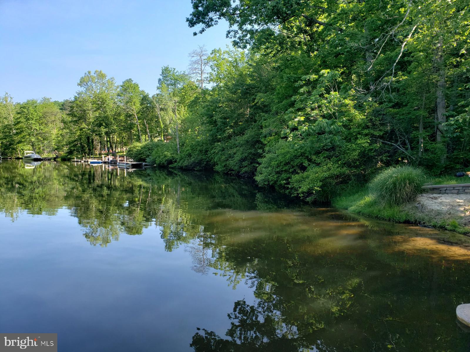 LAKE HOLIDAY ESTATES - Land