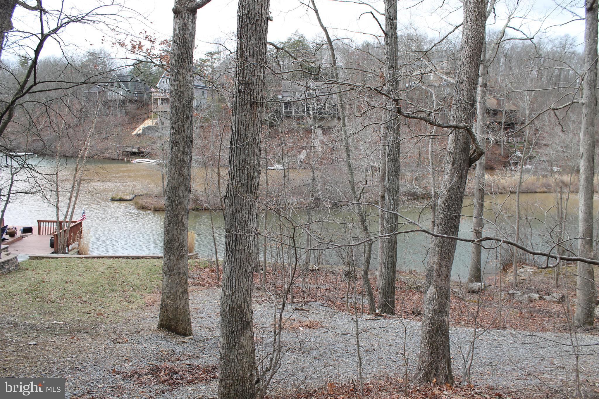 LAKE HOLIDAY ESTATES - Land