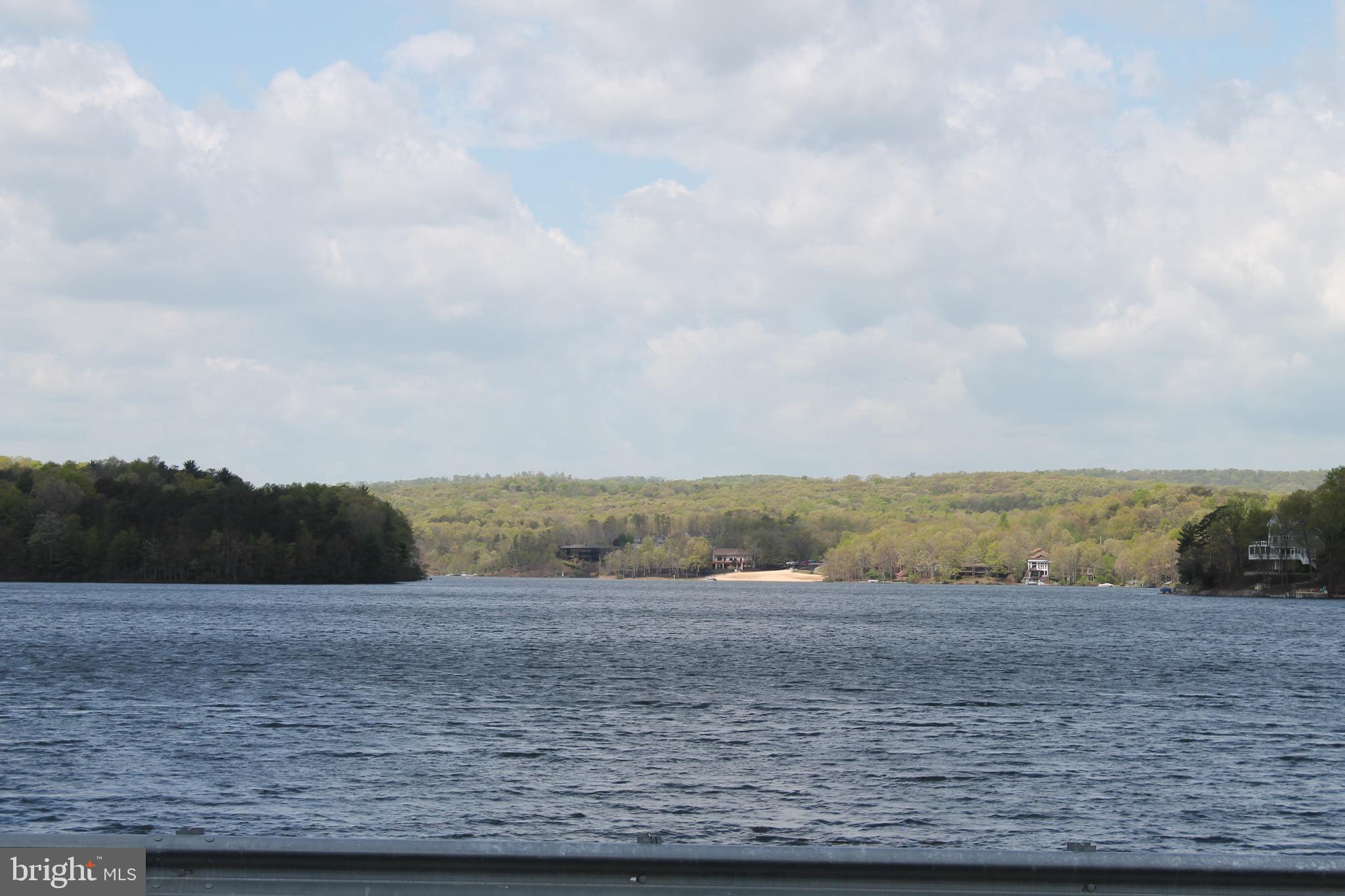 LAKE HOLIDAY ESTATES - Land