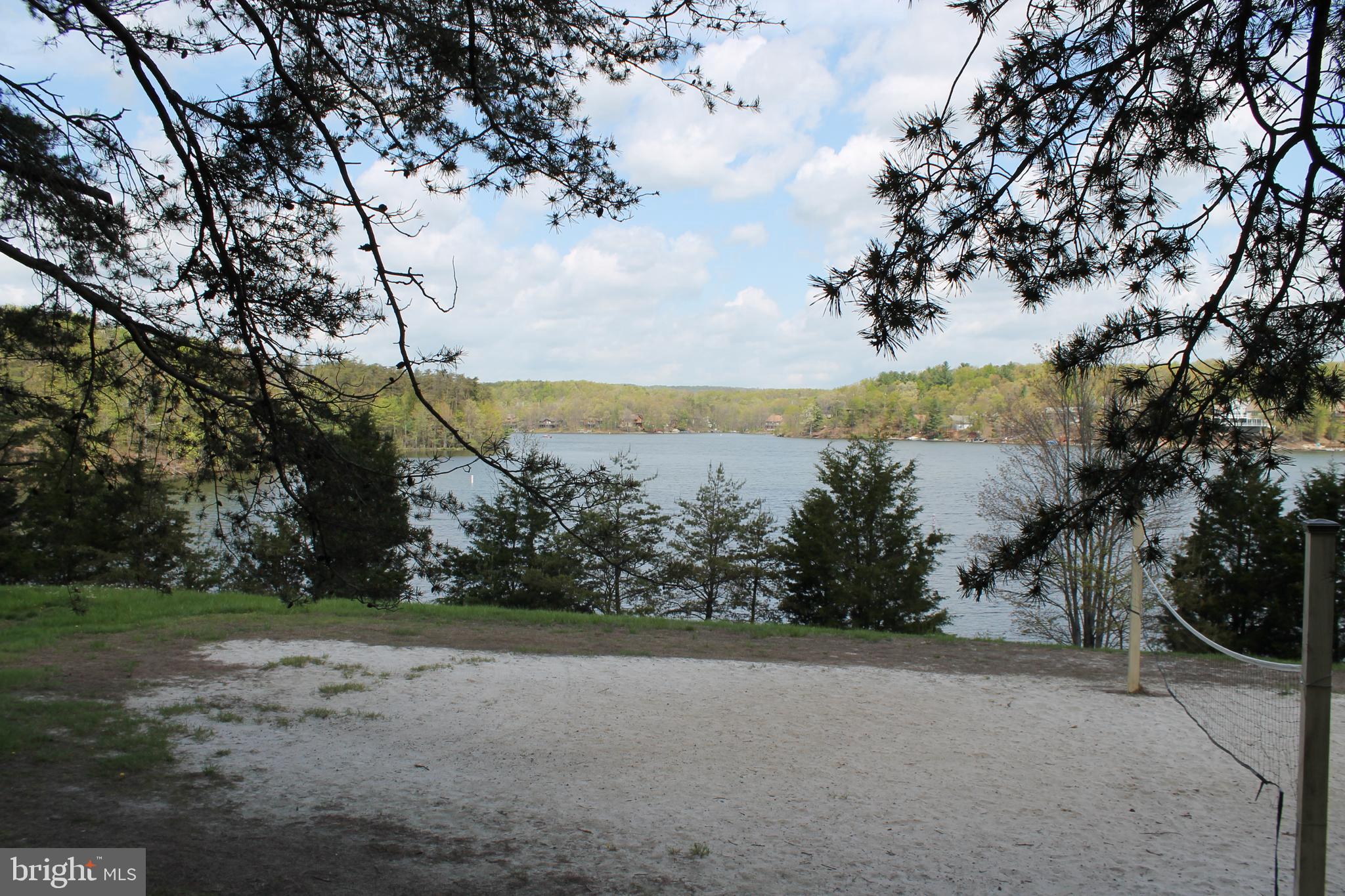 LAKE HOLIDAY ESTATES - Land