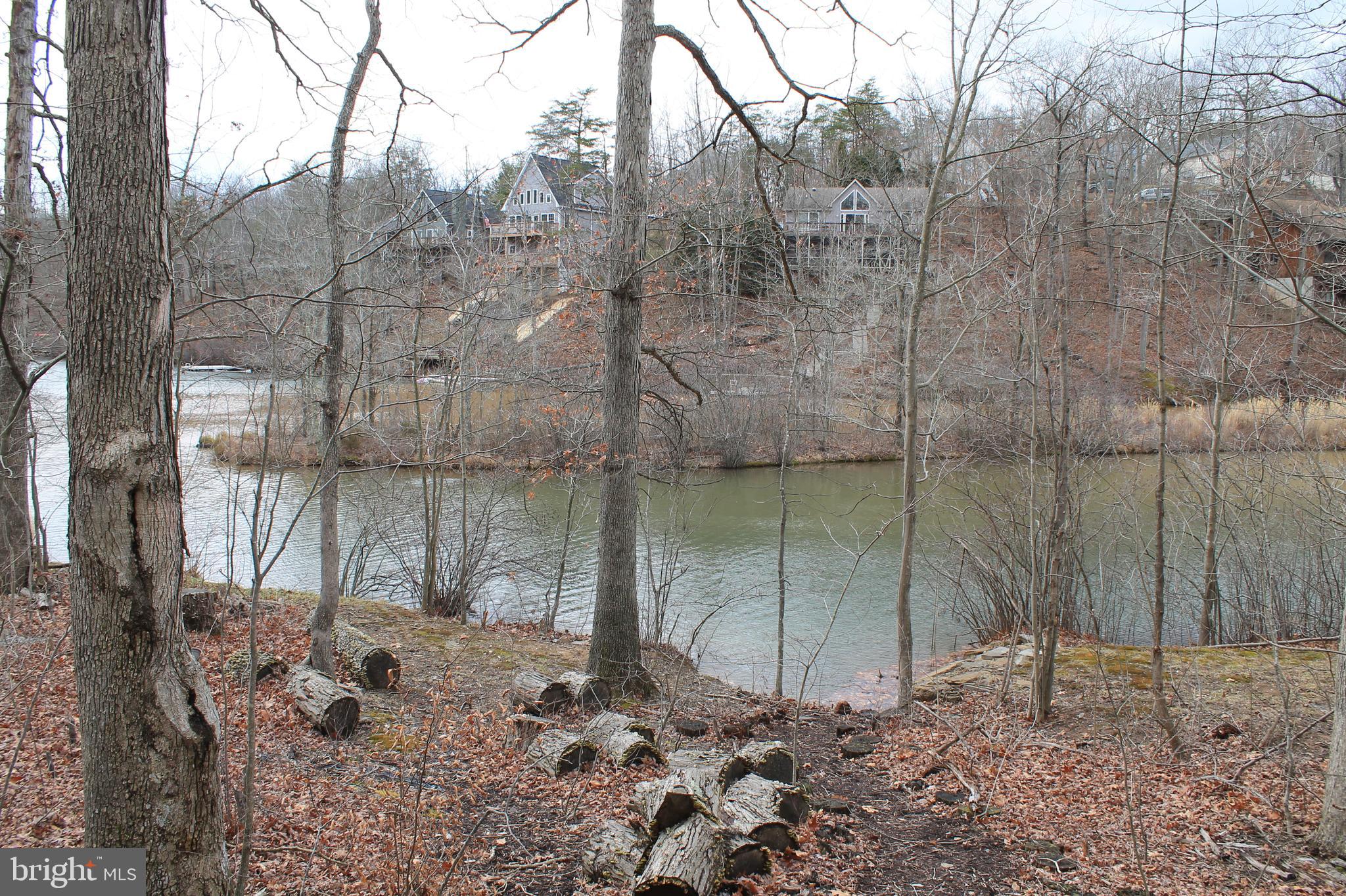 LAKE HOLIDAY ESTATES - Land