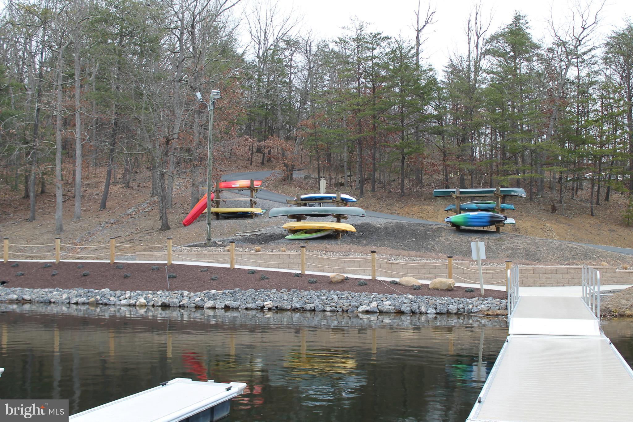 LAKE HOLIDAY ESTATES - Land