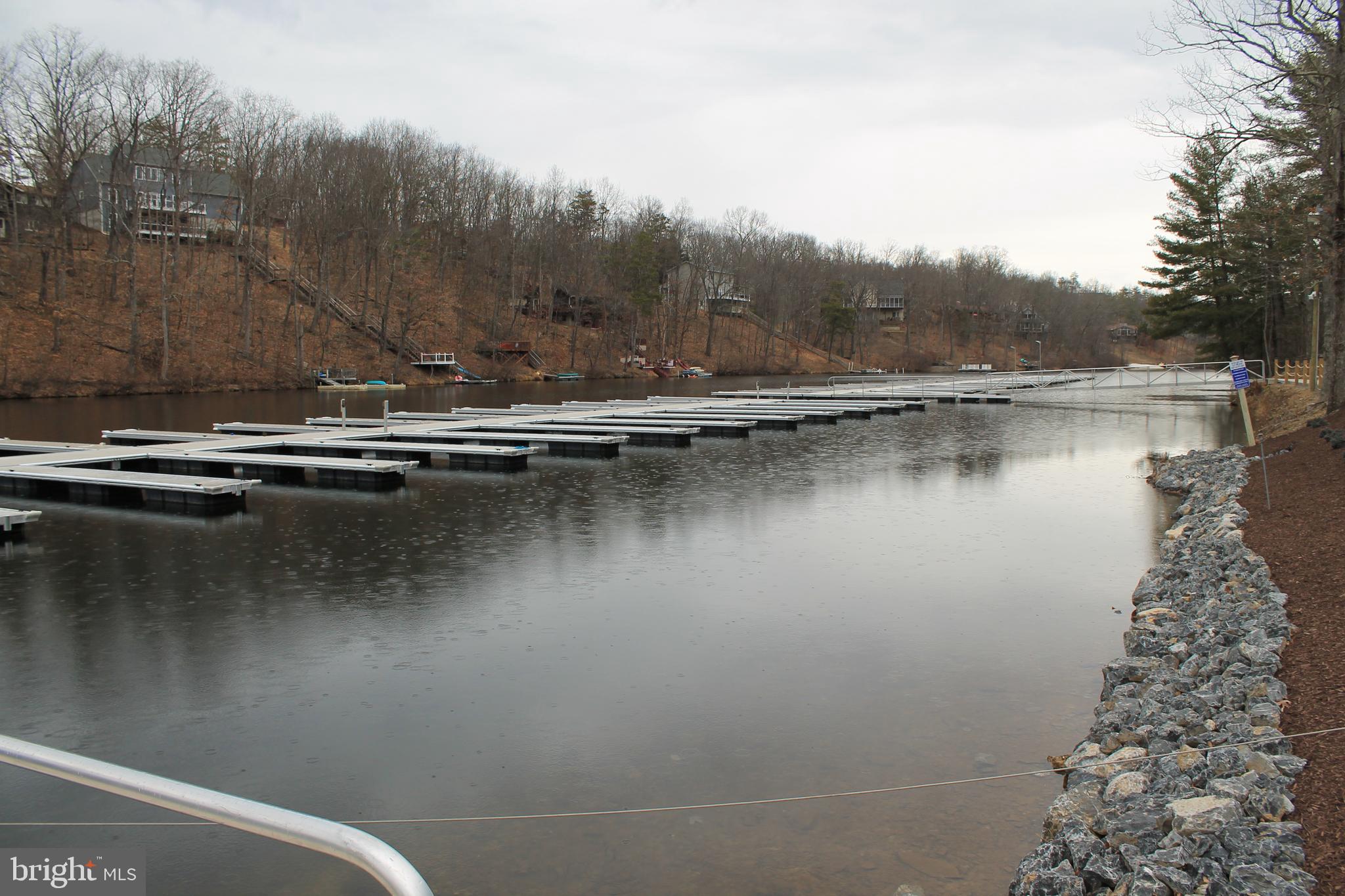 LAKE HOLIDAY ESTATES - Land