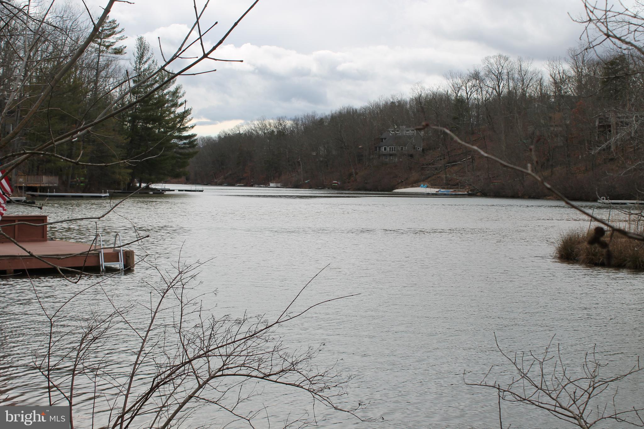 LAKE HOLIDAY ESTATES - Land