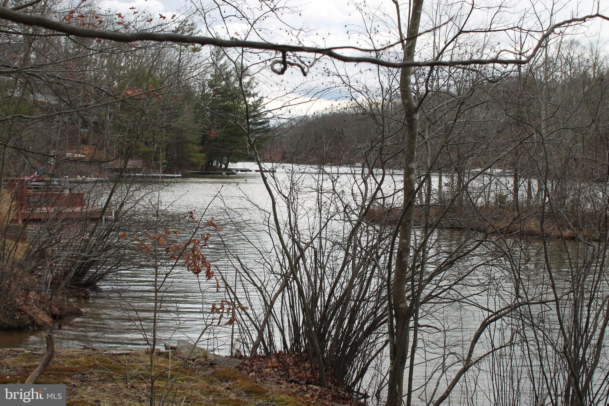 LAKE HOLIDAY ESTATES - Land