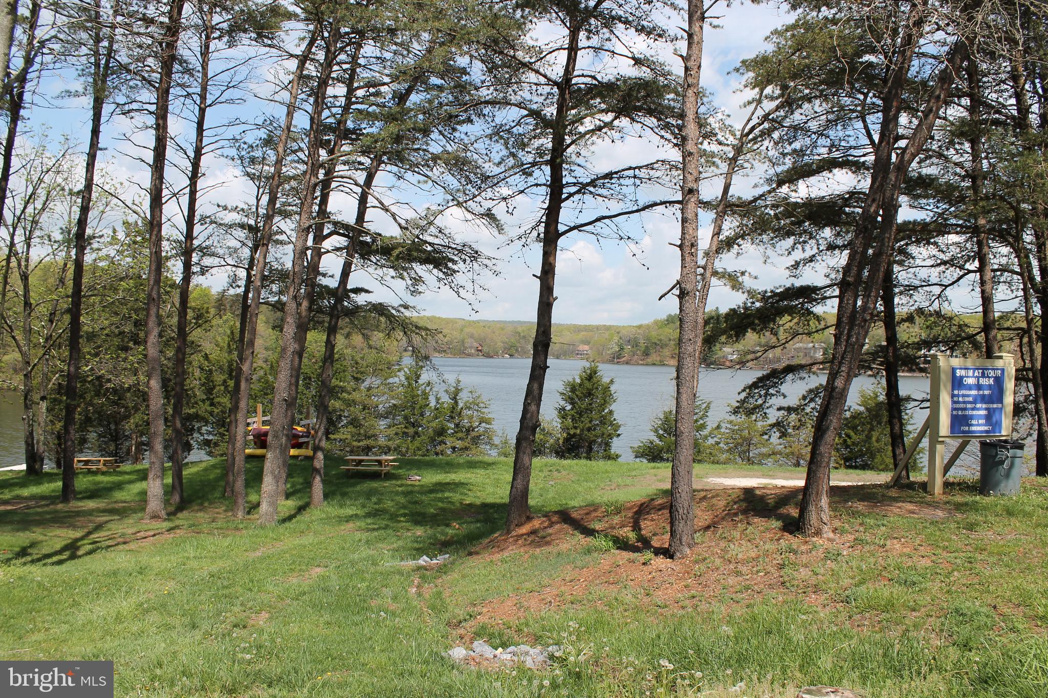 LAKE HOLIDAY ESTATES - Land