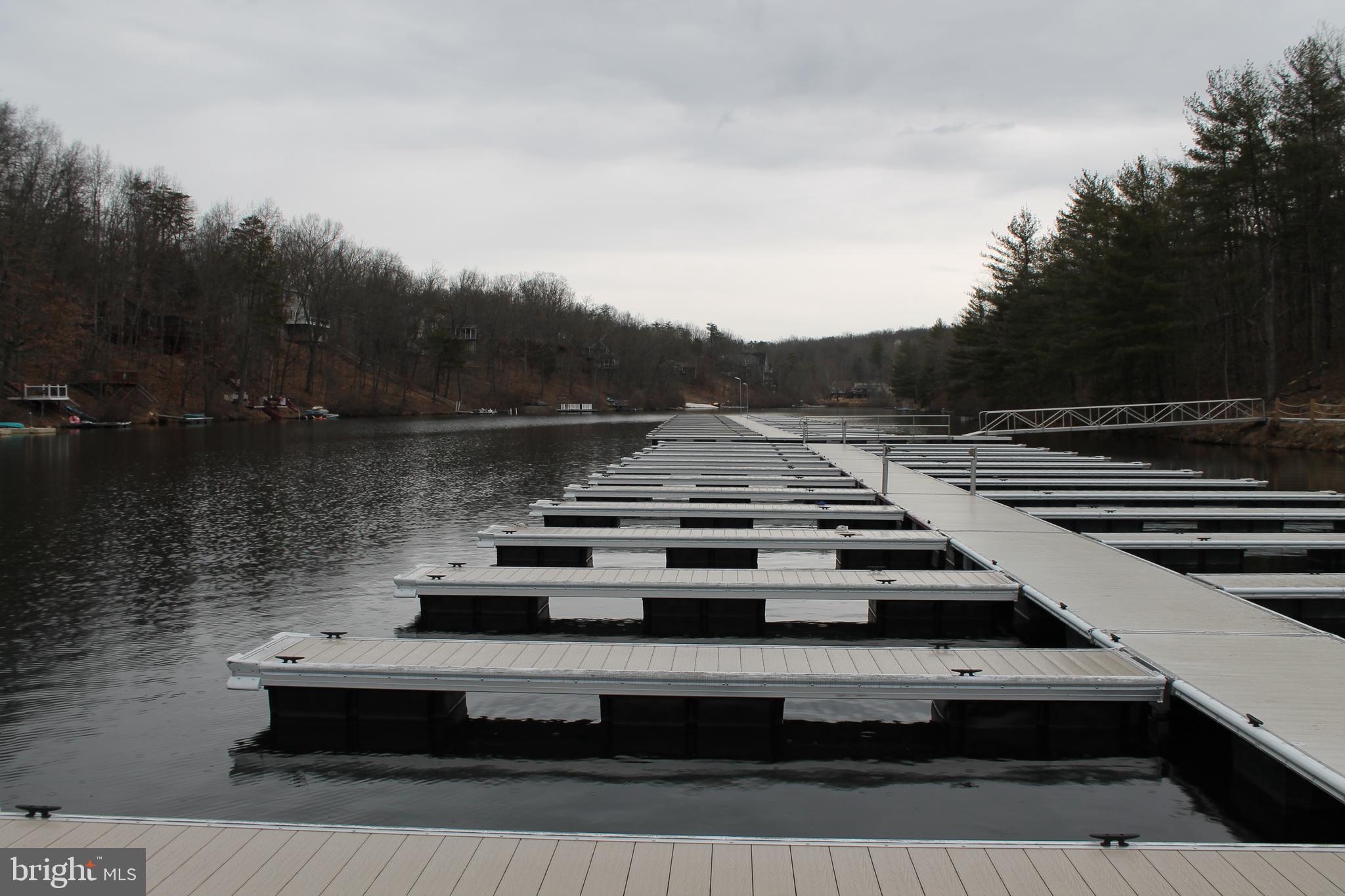 LAKE HOLIDAY ESTATES - Land