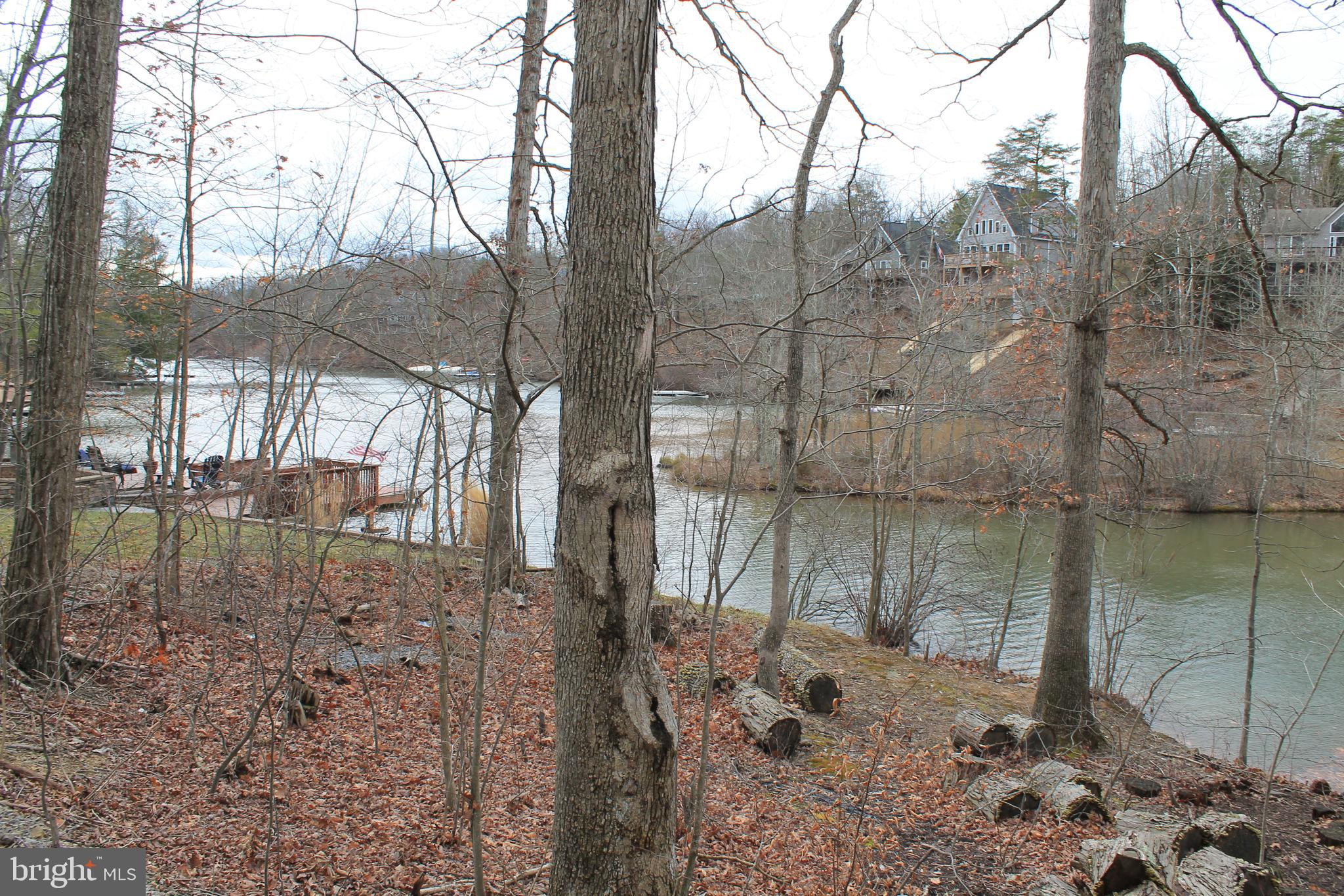 LAKE HOLIDAY ESTATES - Land