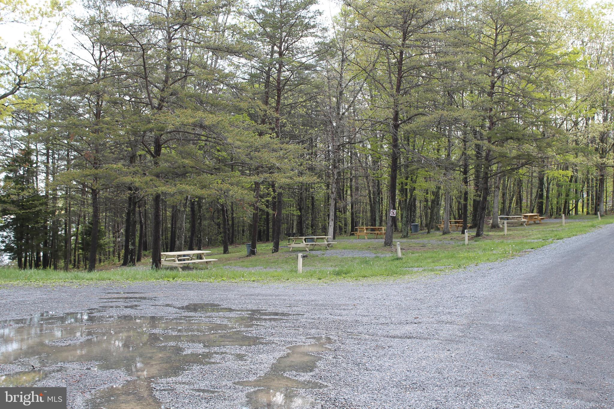 LAKE HOLIDAY ESTATES - Land