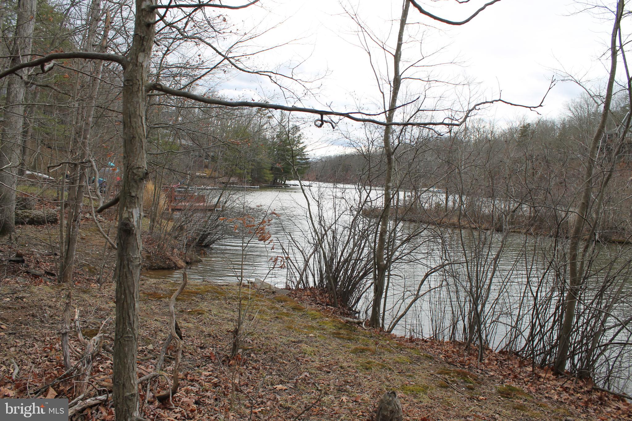 LAKE HOLIDAY ESTATES - Land