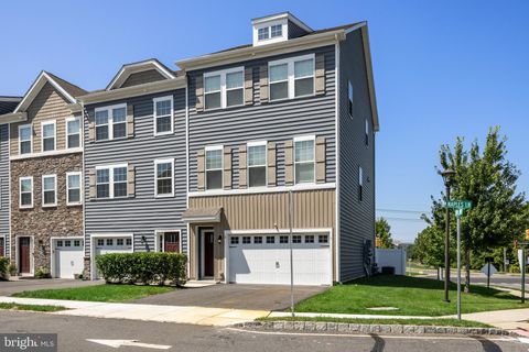 Townhouse For Sale - 2 Naples Lane<br/> Burlington County, MOUNT LAUREL, NJ 08054