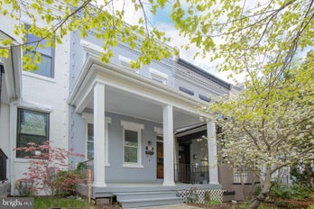 Townhouse at 32 RANDOLPH PLACE NW