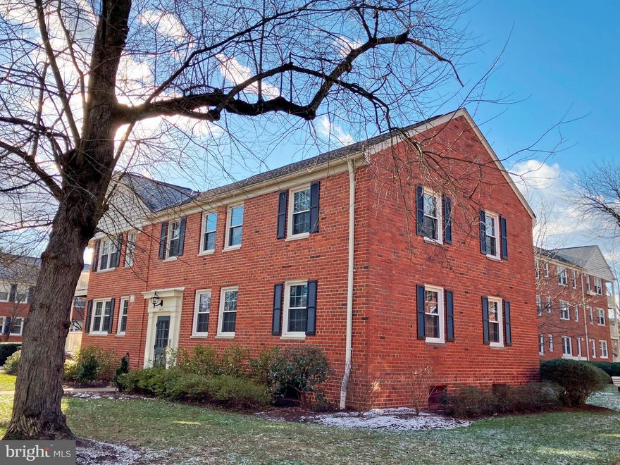 Welcome to Belle View! This remarkable 793 sq. ft. 2 Bedroom, 1 Bath hidden gem is located a stone's throw away from Washington D.C. and Old Town Alexandria. The condo features gleaming hardwood floors, and freshly painted. Gas heat/cooking and water paid by landlord; you only pay for electric. Laundry and additional storage on the lower level of the building. The 56 acre community offers pools, parks, tennis, basketball, and more. You can walk to Belle Haven Marina, the grocery store, farmers' market, shopping, and dining. Note. No more than 2 Pets are allowed per Condo Association.