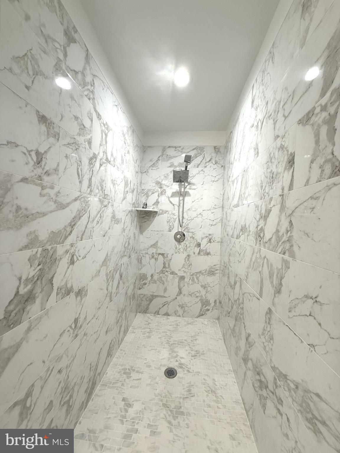 MEADOWBROOK VILLAGE - Residential Lease