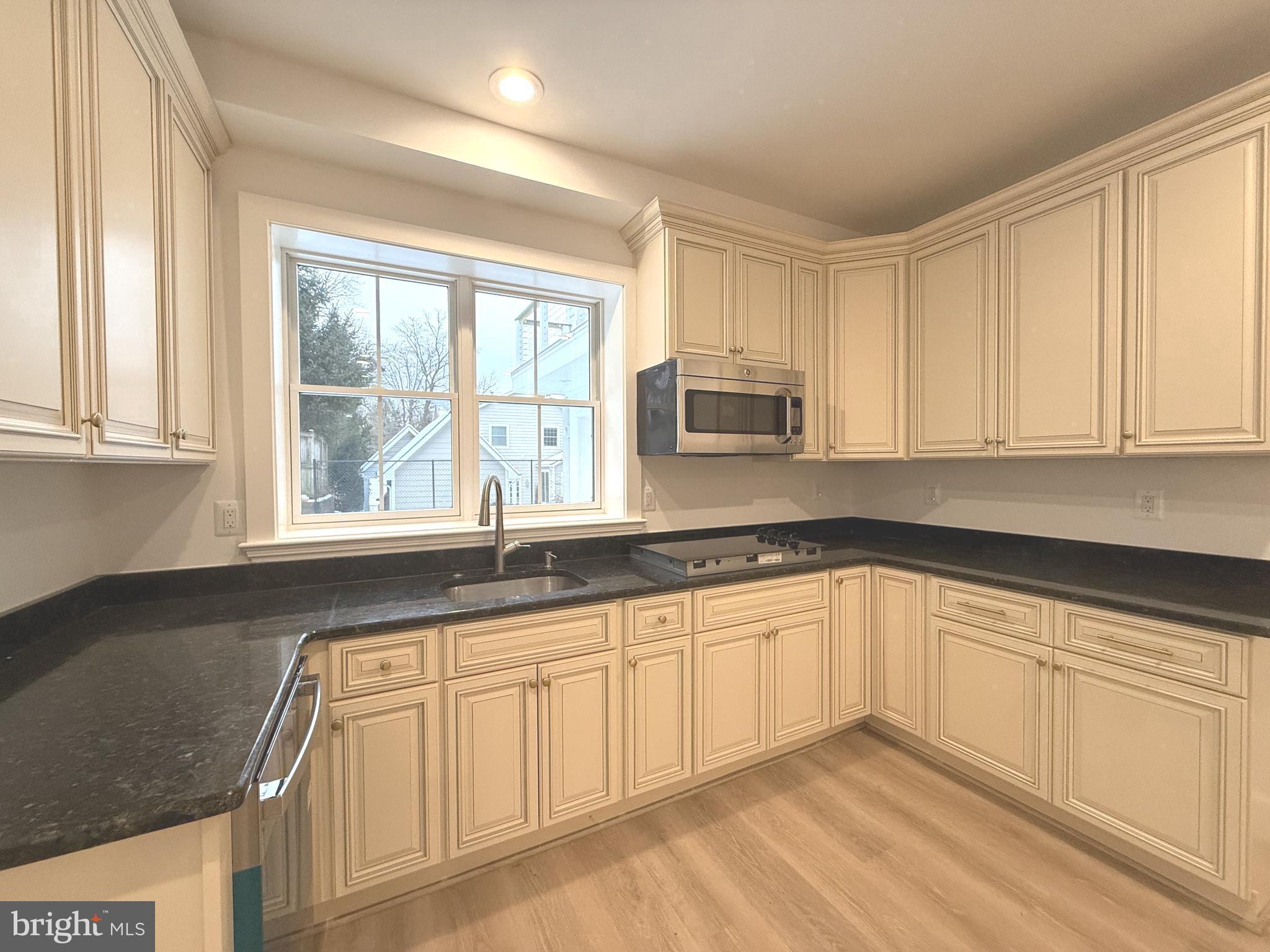 MEADOWBROOK VILLAGE - Residential Lease