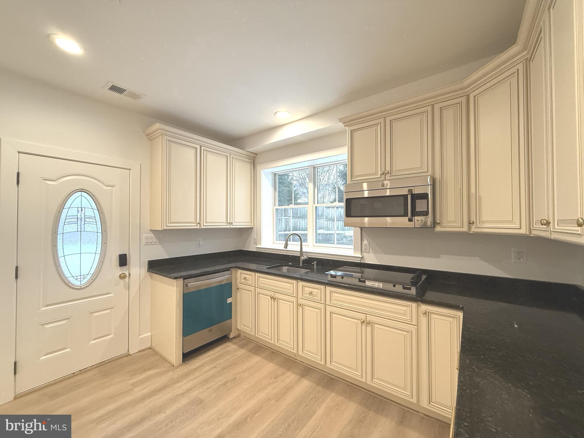 MEADOWBROOK VILLAGE - Residential Lease