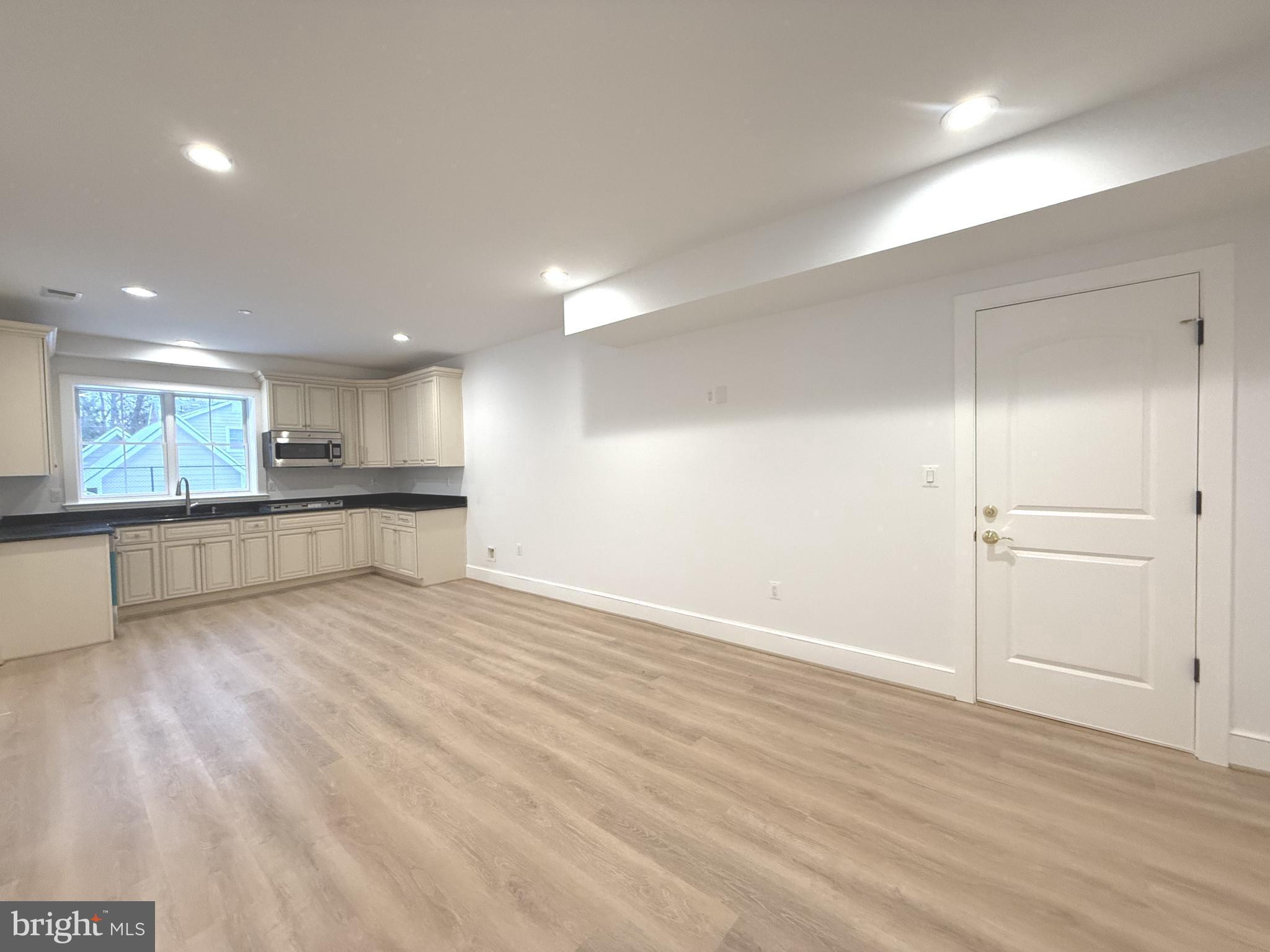 MEADOWBROOK VILLAGE - Residential Lease