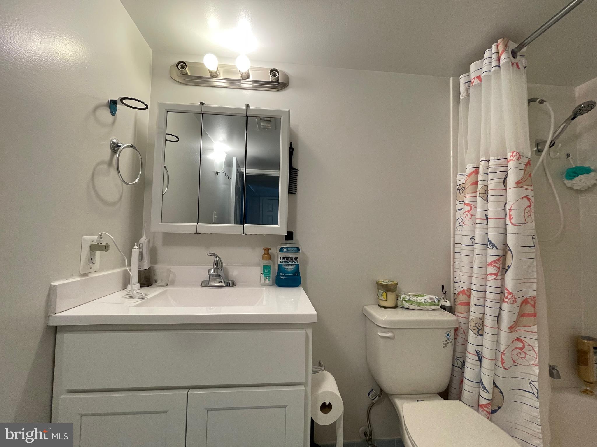 CAMELBACK VILLAGE - Residential