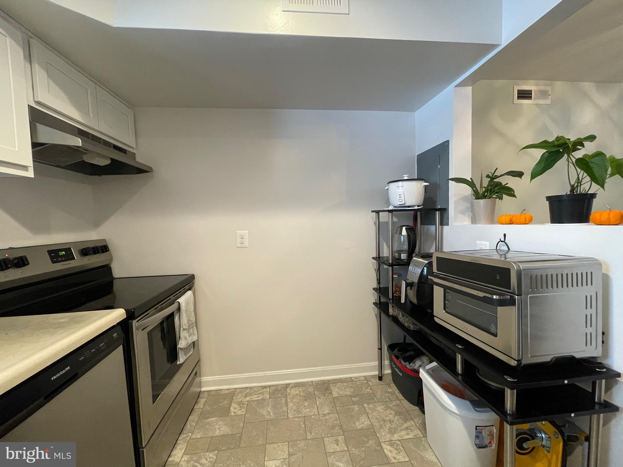 CAMELBACK VILLAGE - Residential