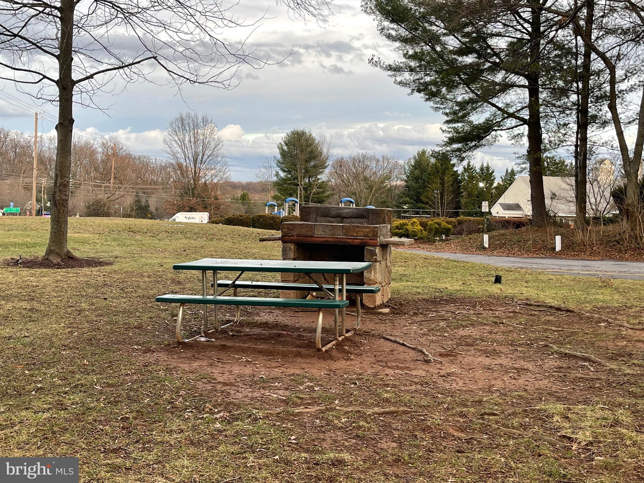 CAMELBACK VILLAGE - Residential